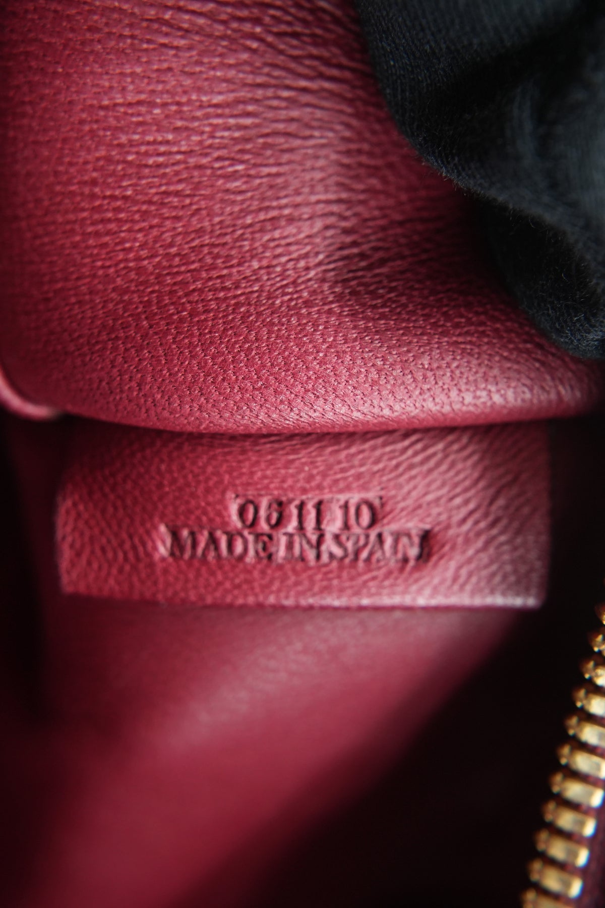 Loewe dark red Amazona 36 year of the dragon 08 11 10