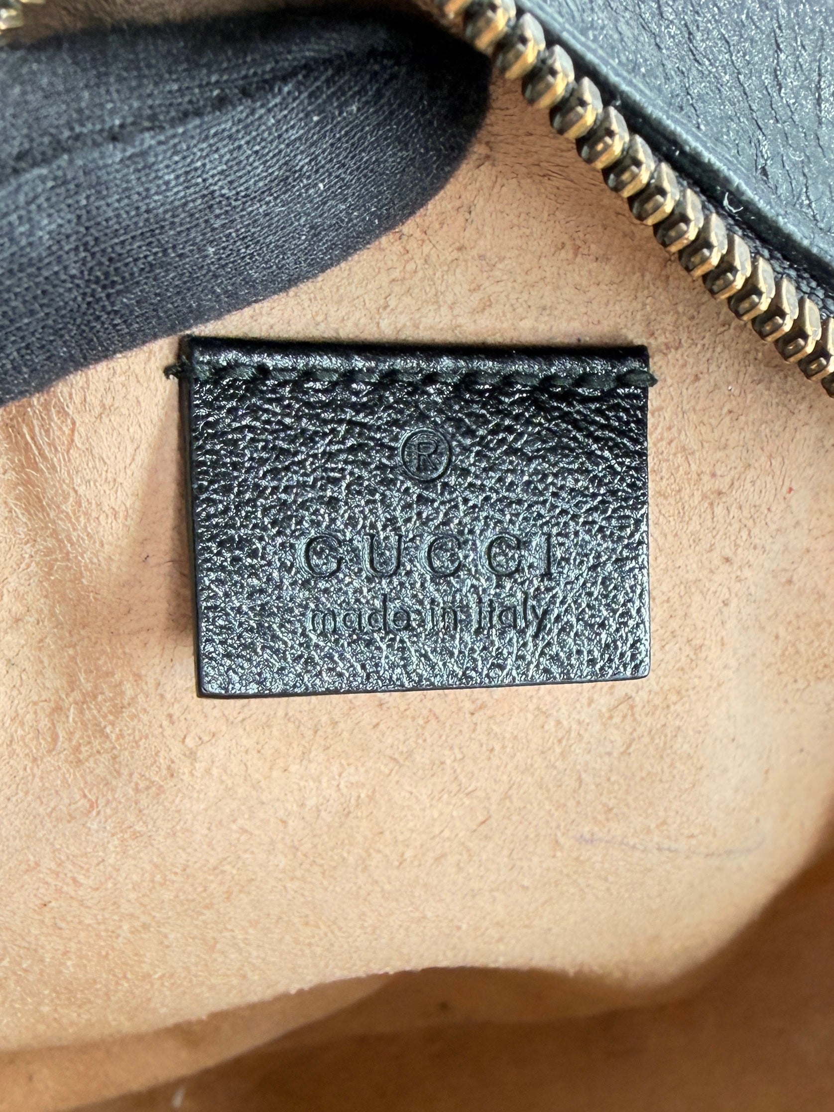 Gucci black Marmont round crossbody 550154 520981