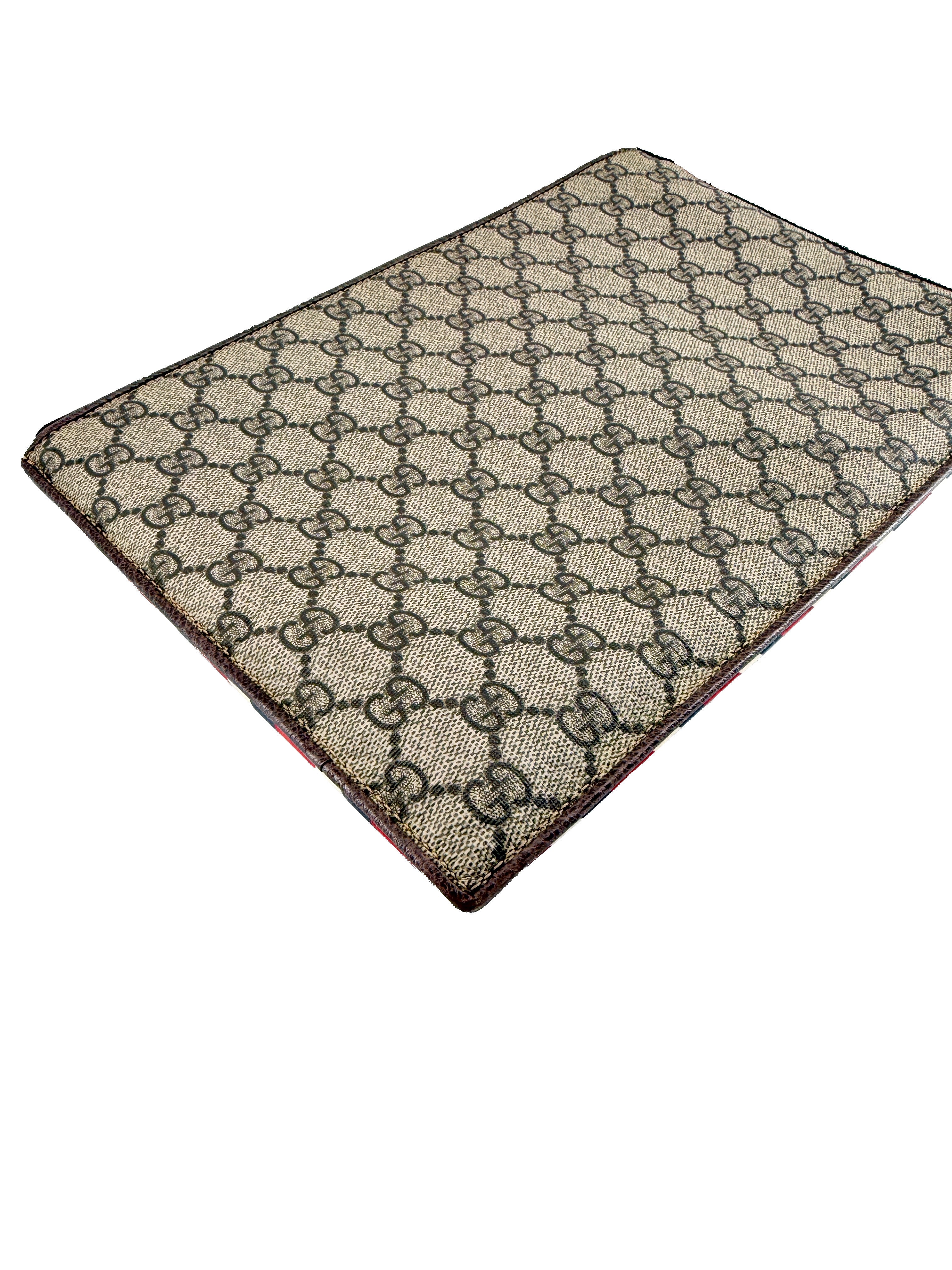 Gucci Courrier GG Supreme UFO Pouch Wristlet 473915-496334