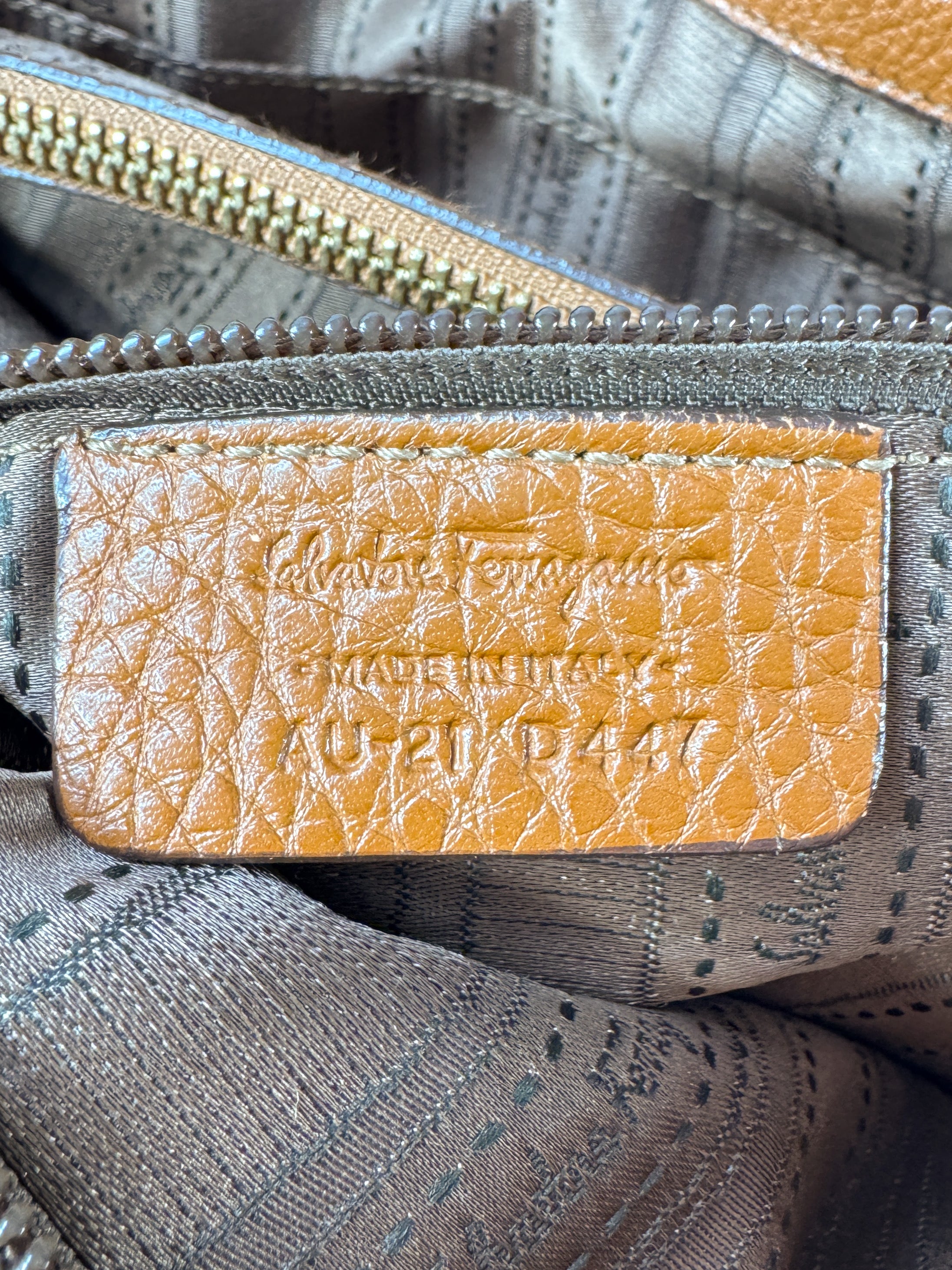 Ferragamo brown leather Gancini tote AU21D447