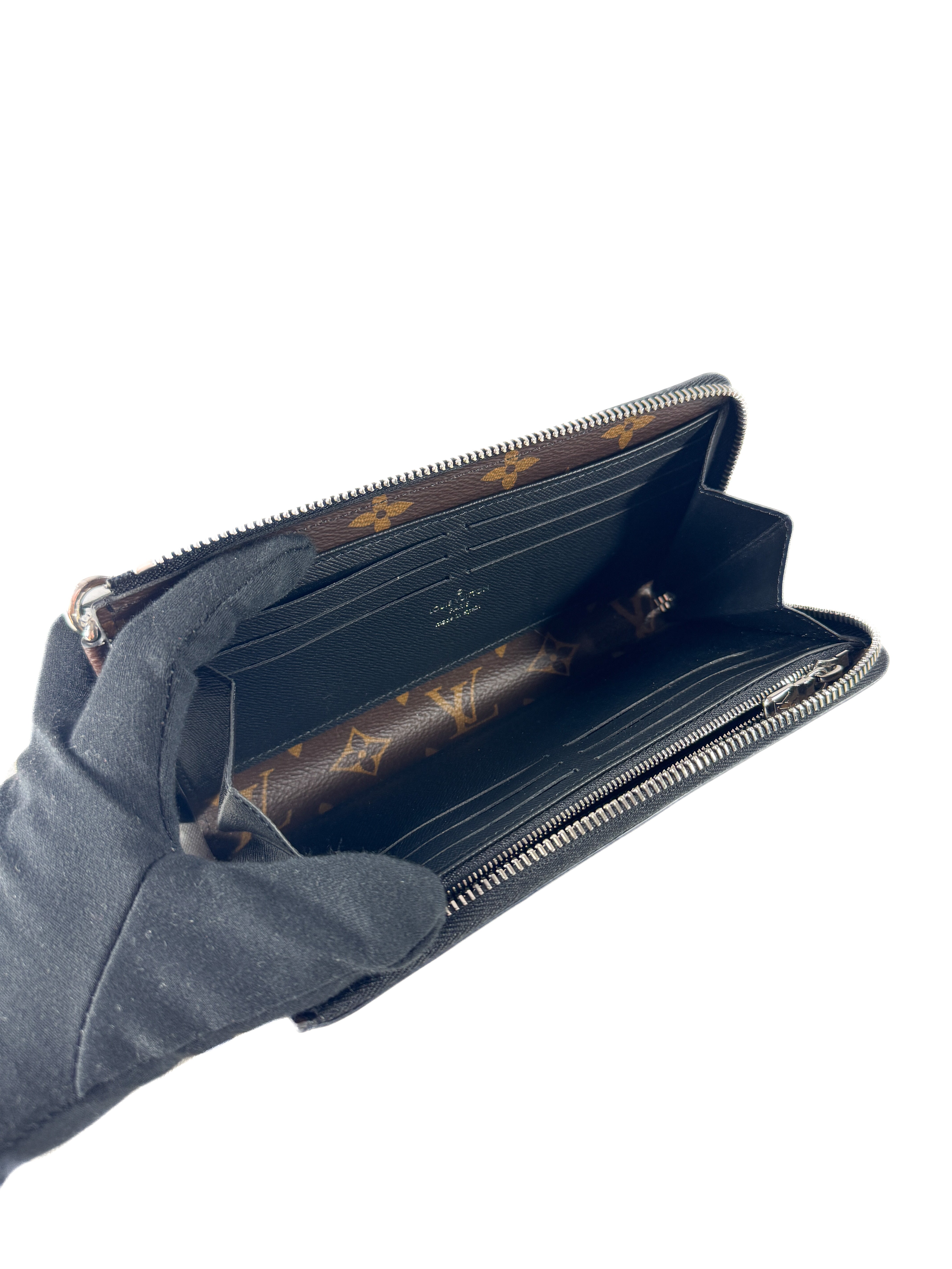 Louis Vuitton monogram black dragonne zippy wallet (NFC)