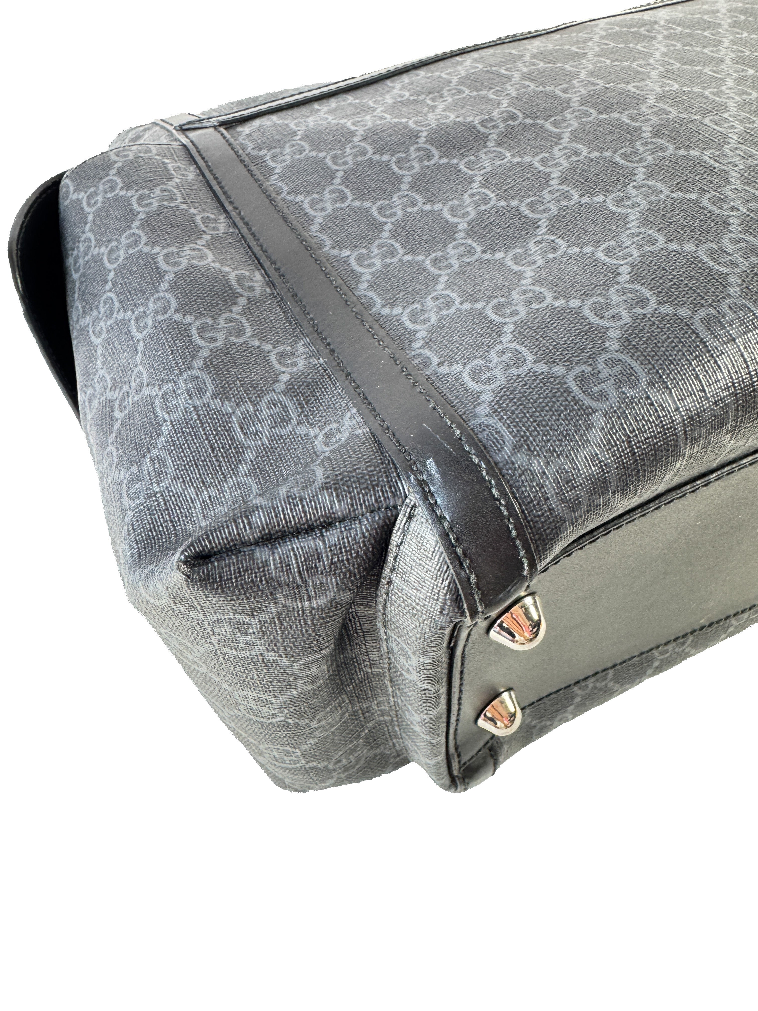 Gucci black GG Supreme changing bag 495909 525040