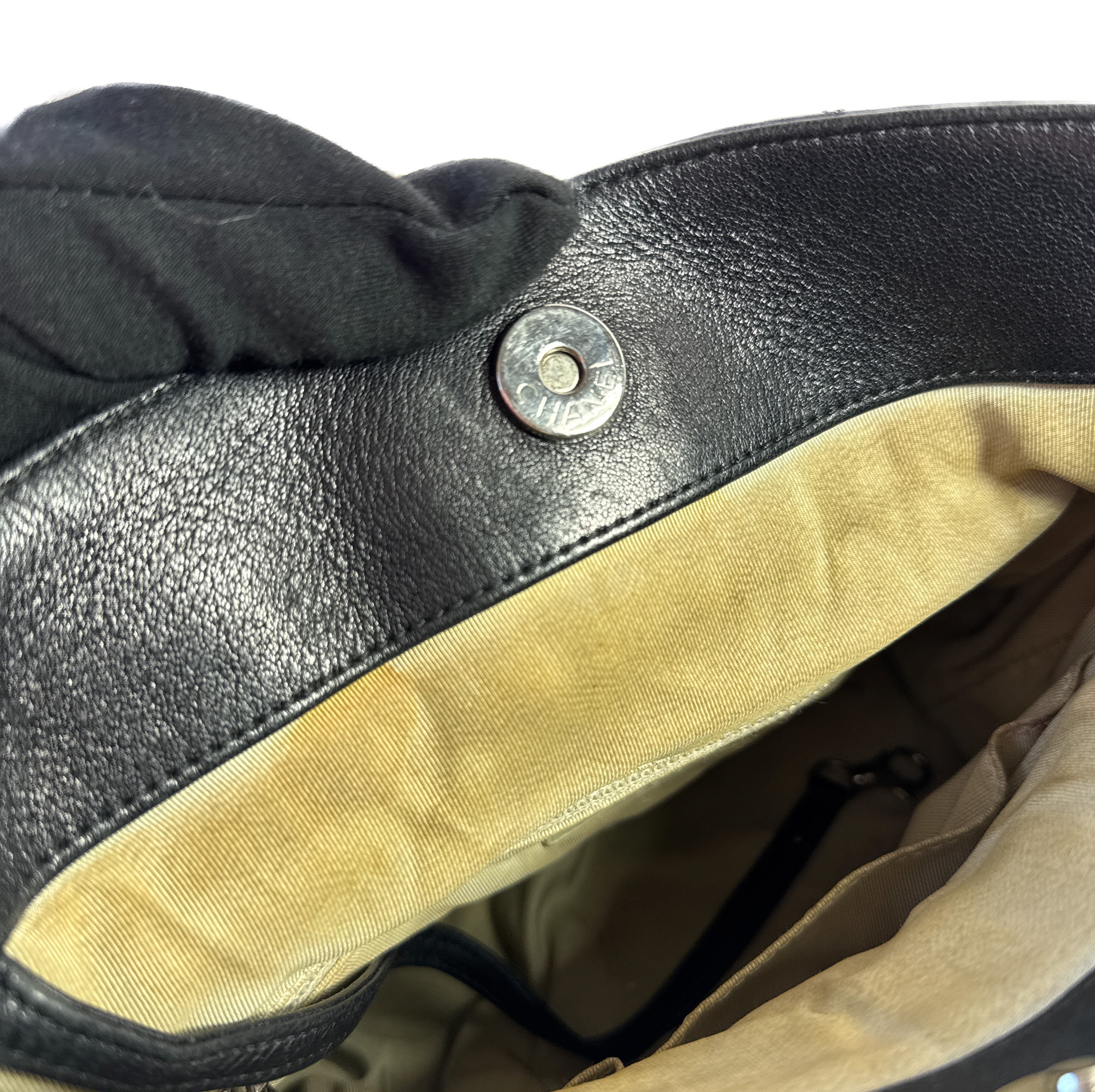 Chanel black chain around hobo quilted shoulder bag 15674661