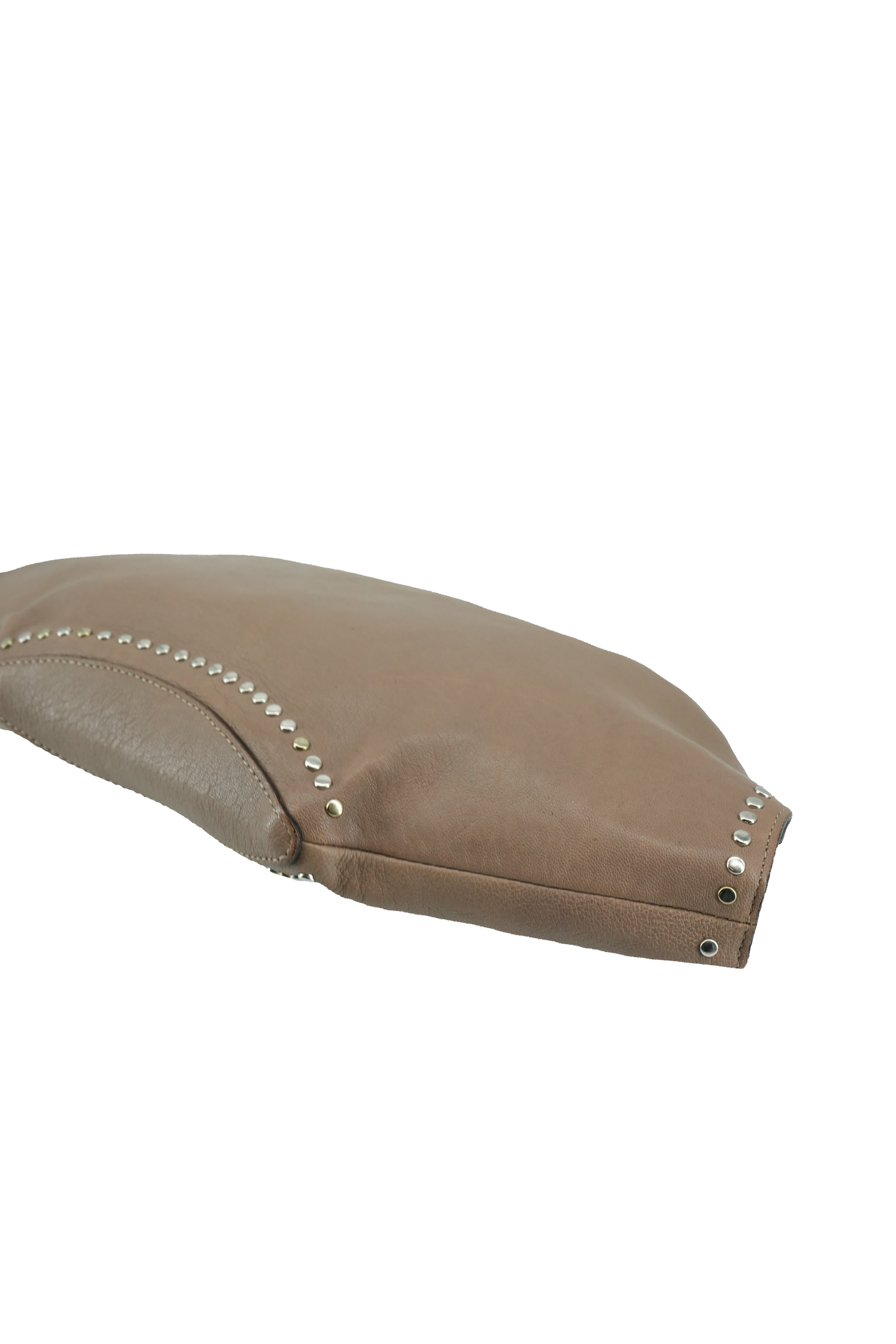 Alexander McQueen taupe leather De Manta clutch 240607-204991