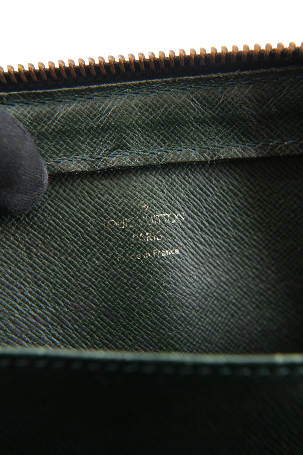 Louis Vuitton green Baikal Taiga leather wristlet/clutch VI0957