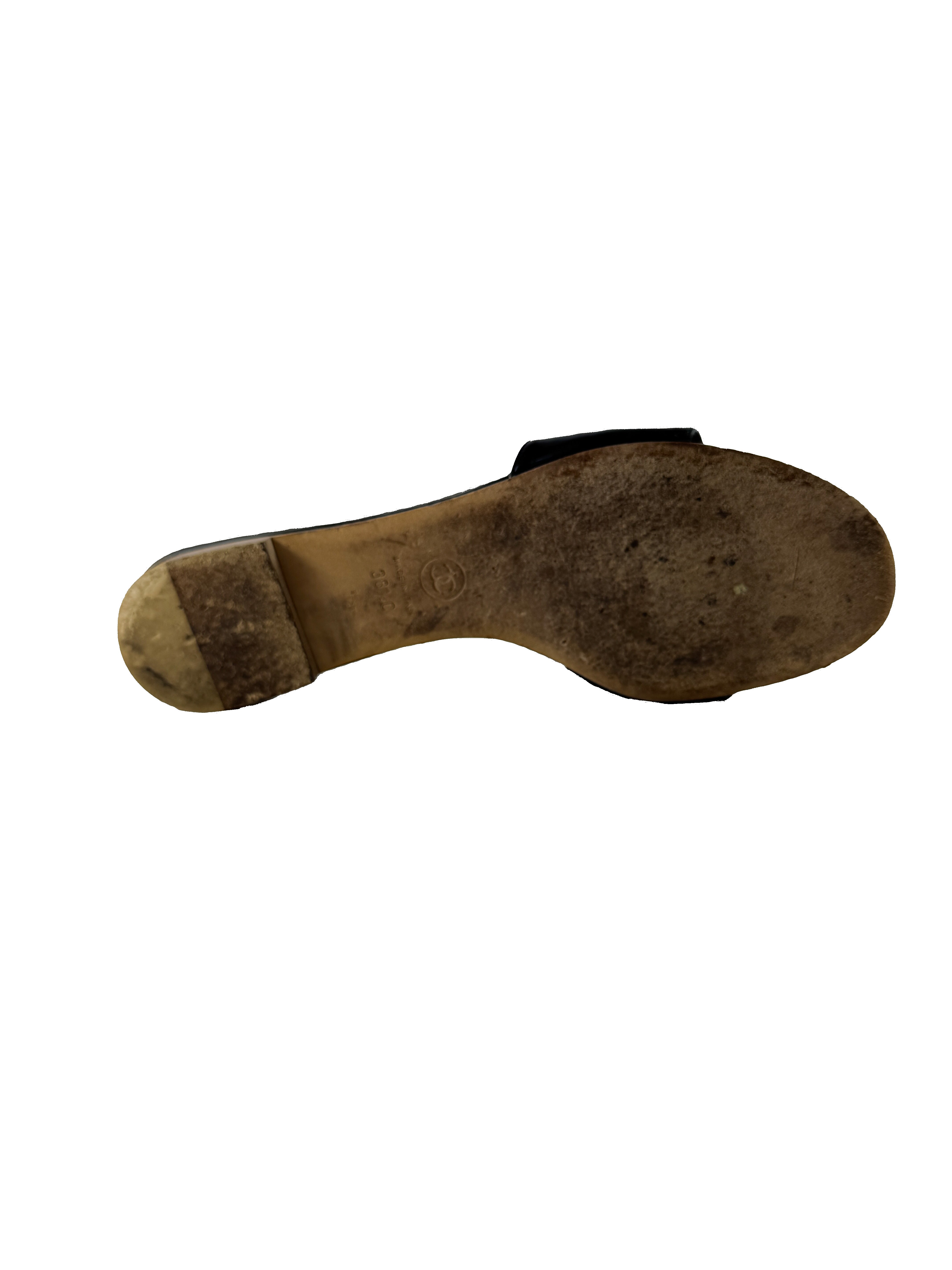 Chanel black patent leather CC slides size 38.5