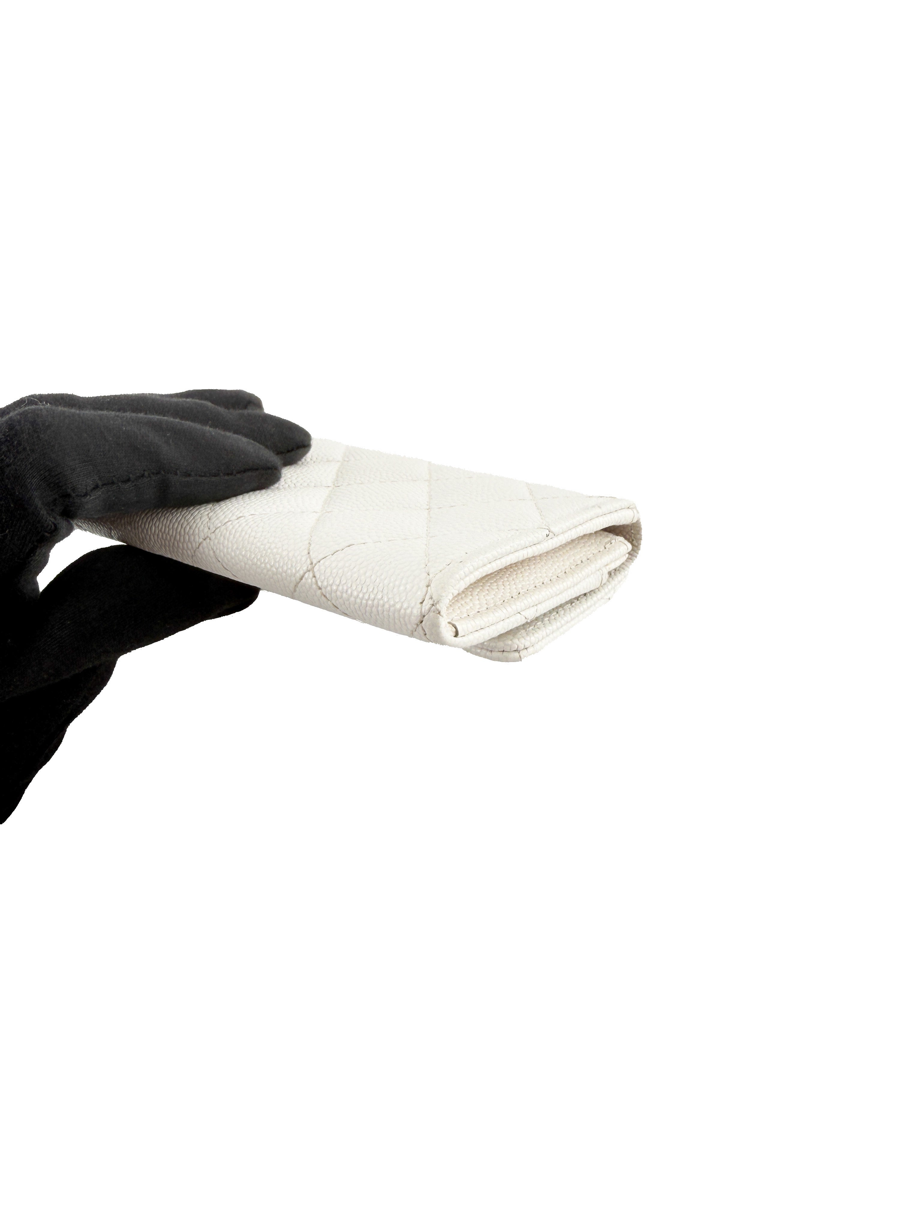 Chanel white caviar flap card holder L2UU14H4