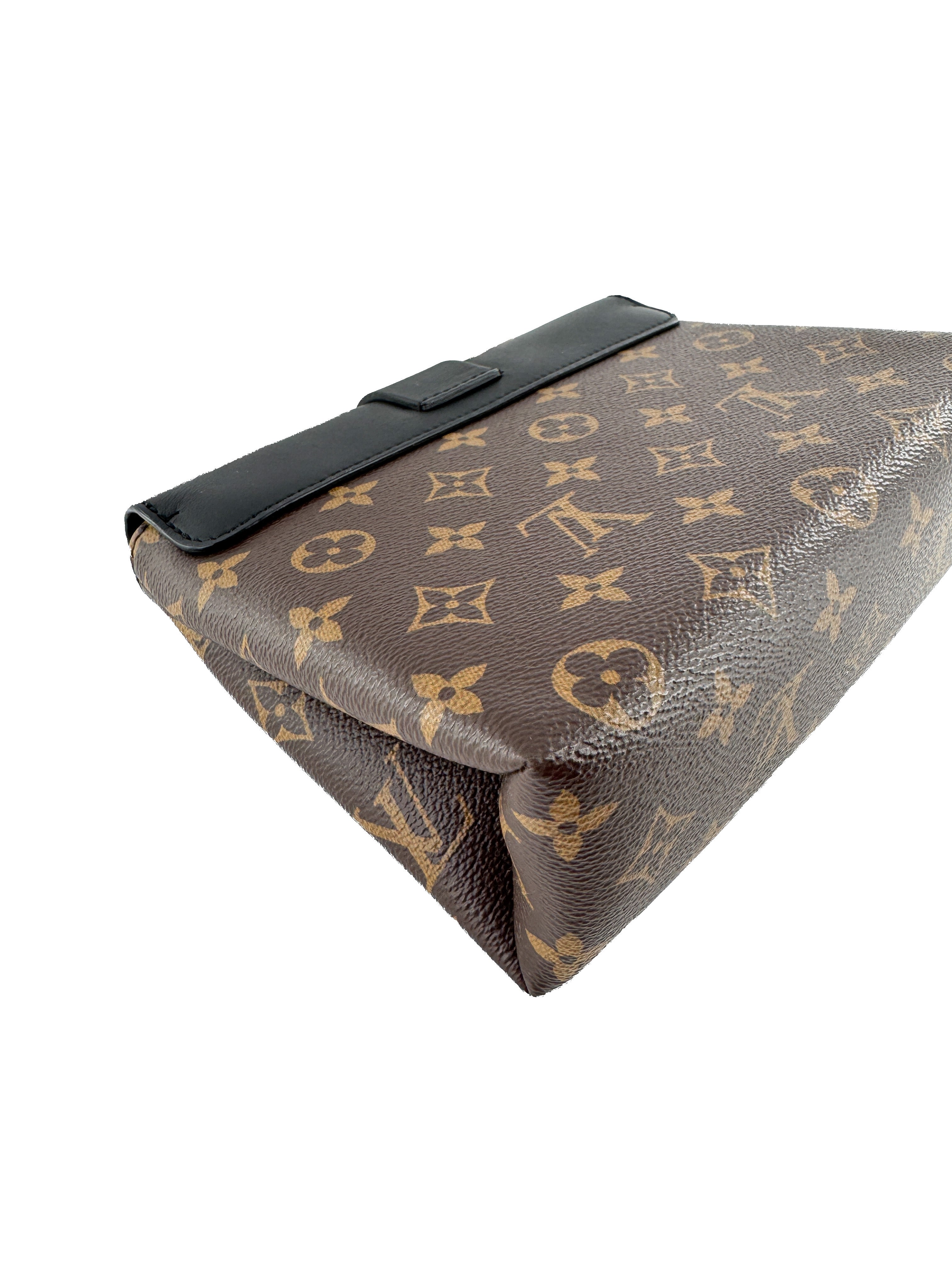 Louis Vuitton monogram locky BB black AA3109