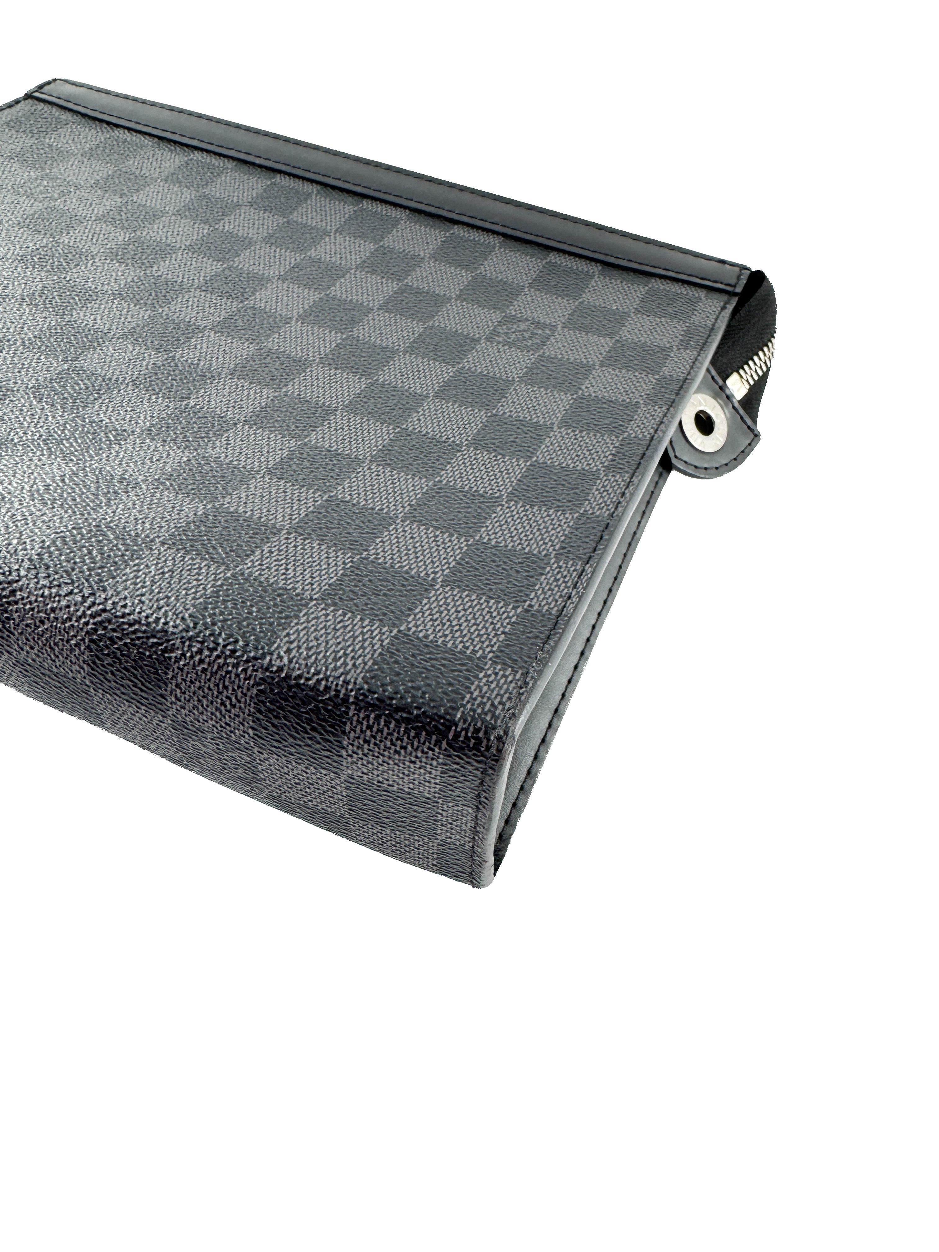 Louis Vuitton damier graphite pochette voyage MM clutch TA4118