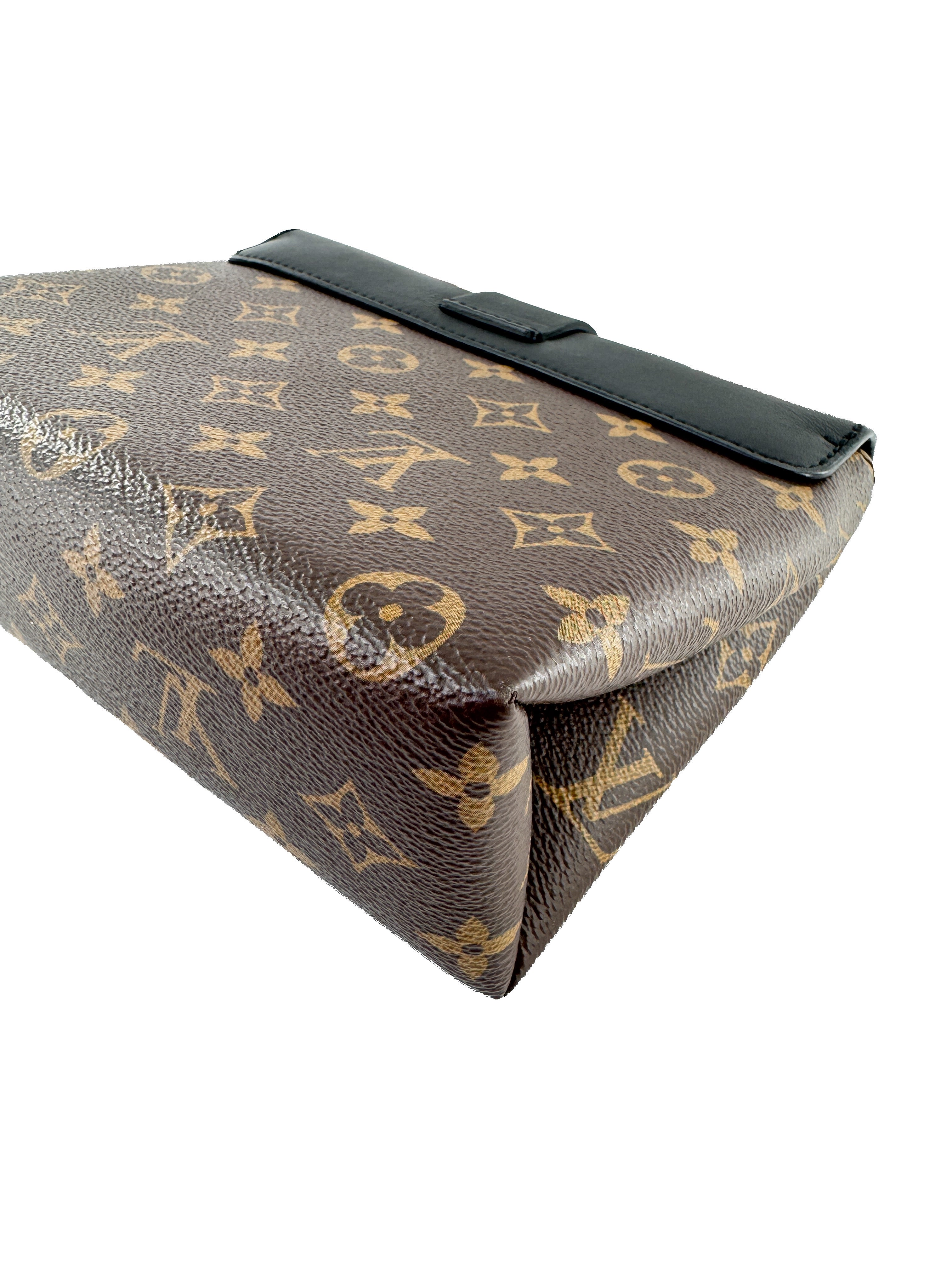 Louis Vuitton monogram locky BB black AA3109