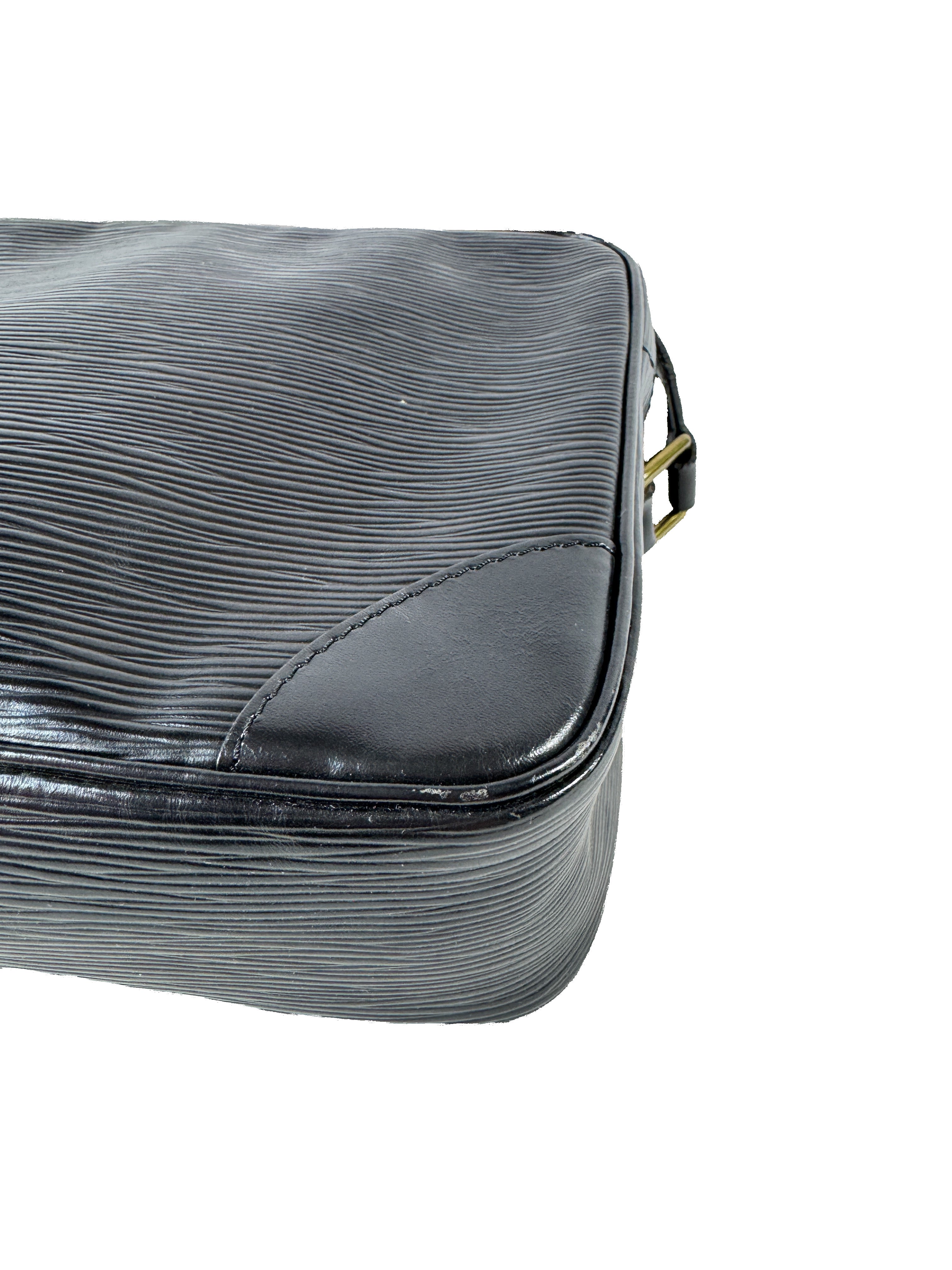 Louis Vuitton black epi trocadero 27 MI0950