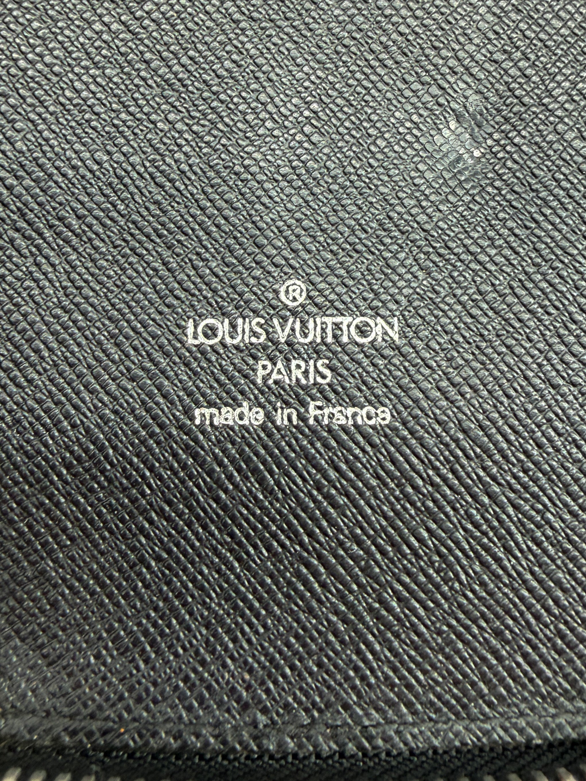 Louis Vuitton black taiga atoll travel organizer wallet MI1001