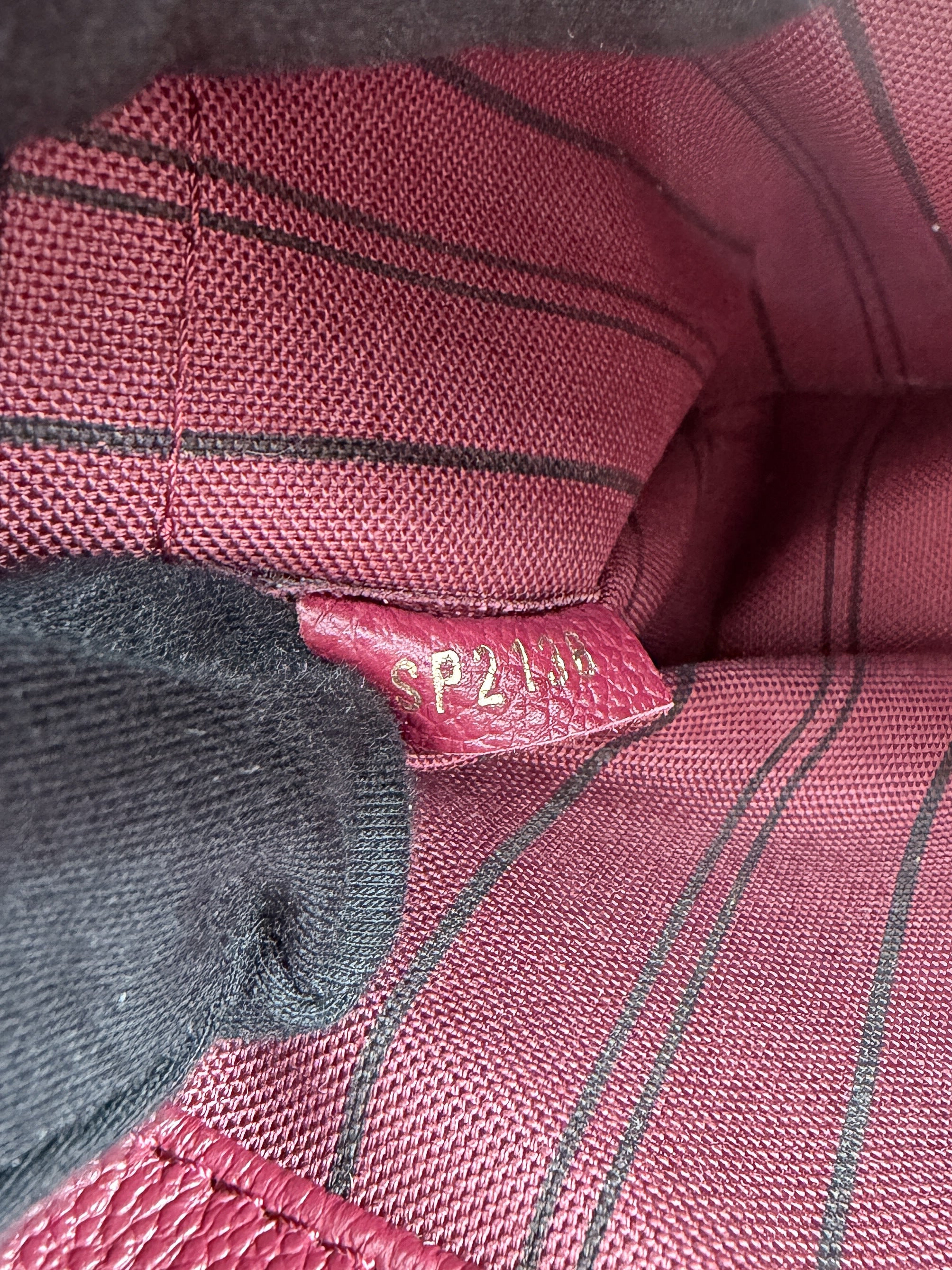 Louis Vuitton berry monogram empreinte Montaigne SP2138