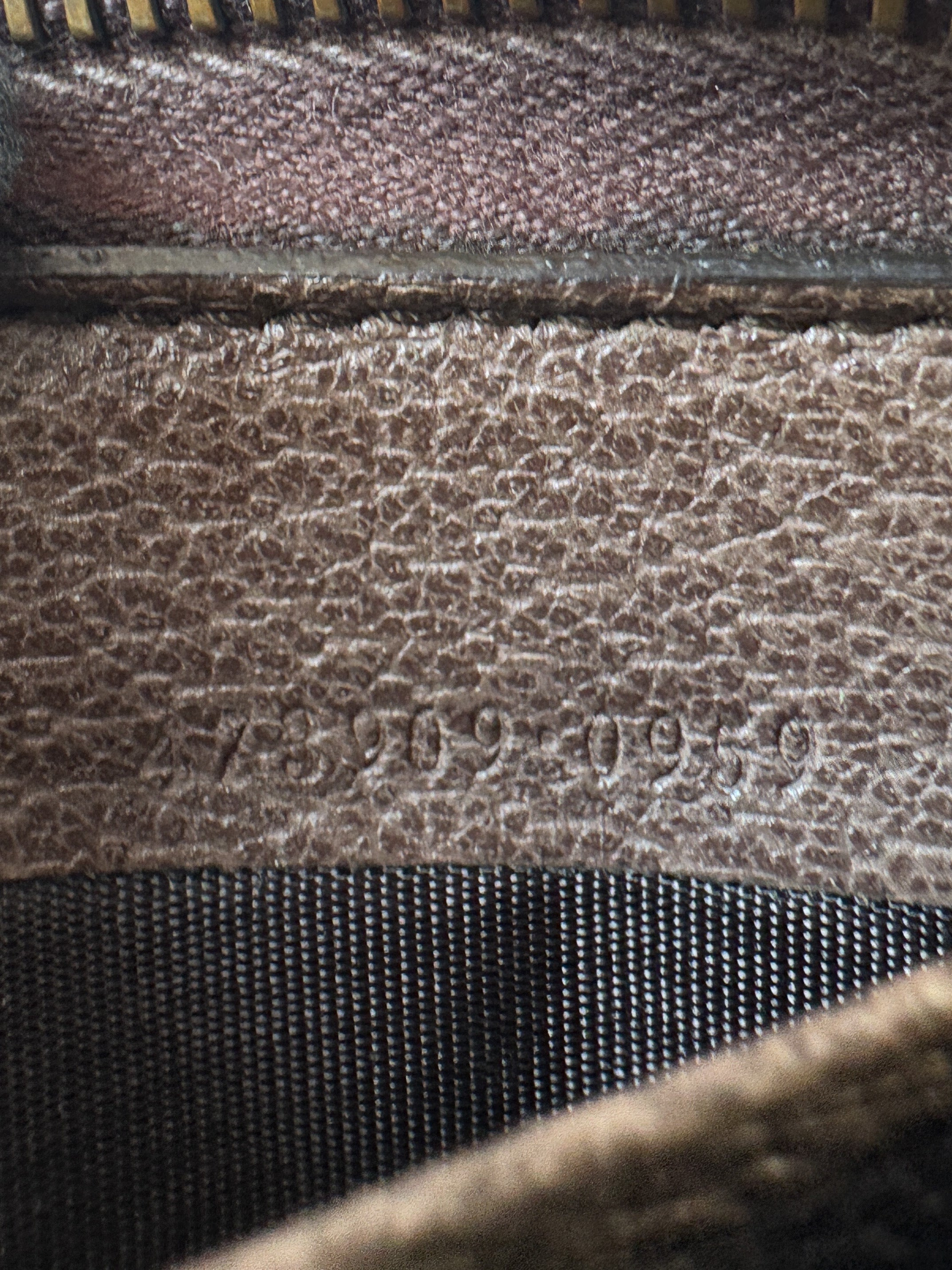 Gucci GG Supreme monogram UFO patch zip around wallet 473909.0959