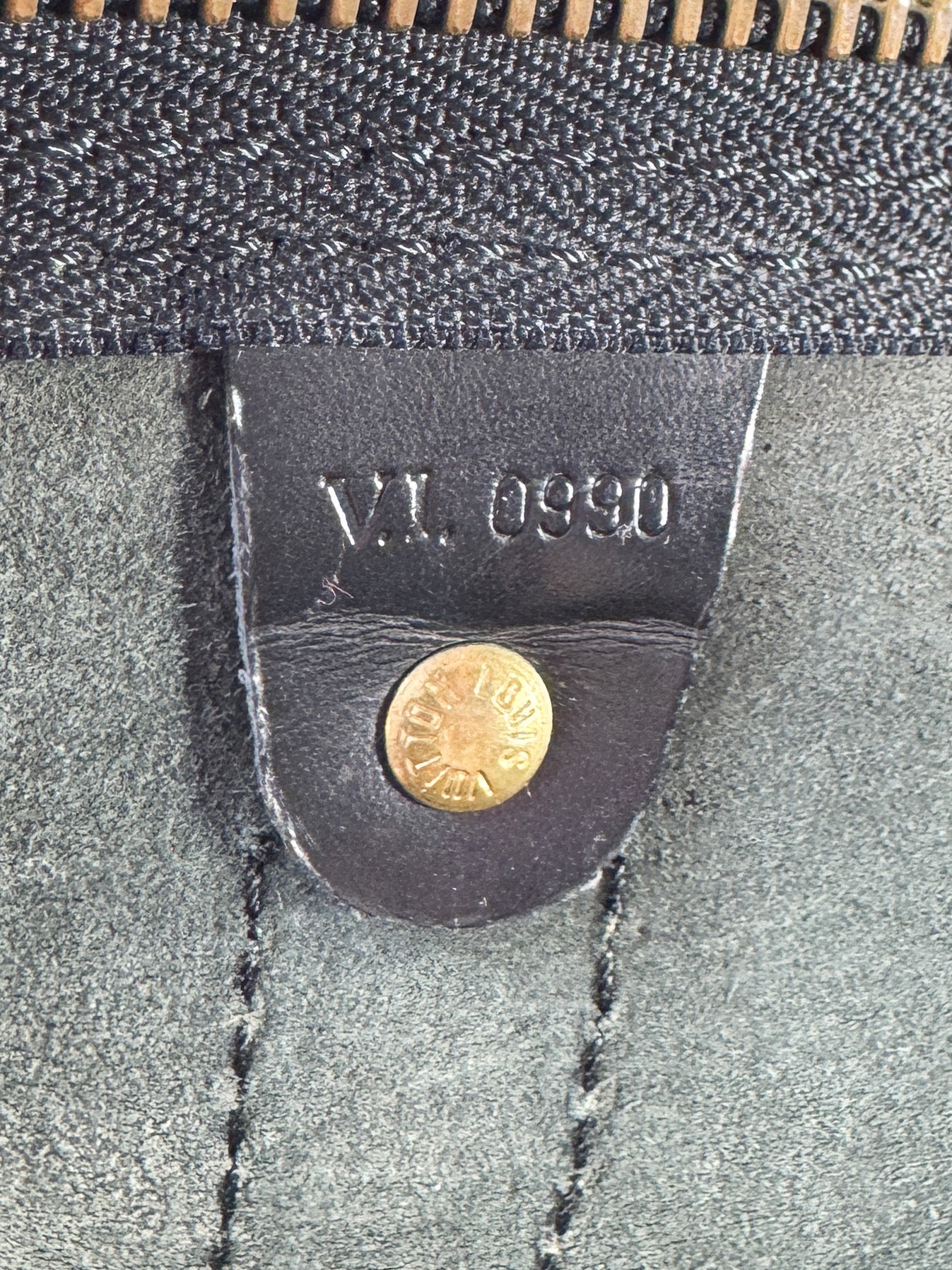 Louis Vuitton black epi keepall 50 VI0990