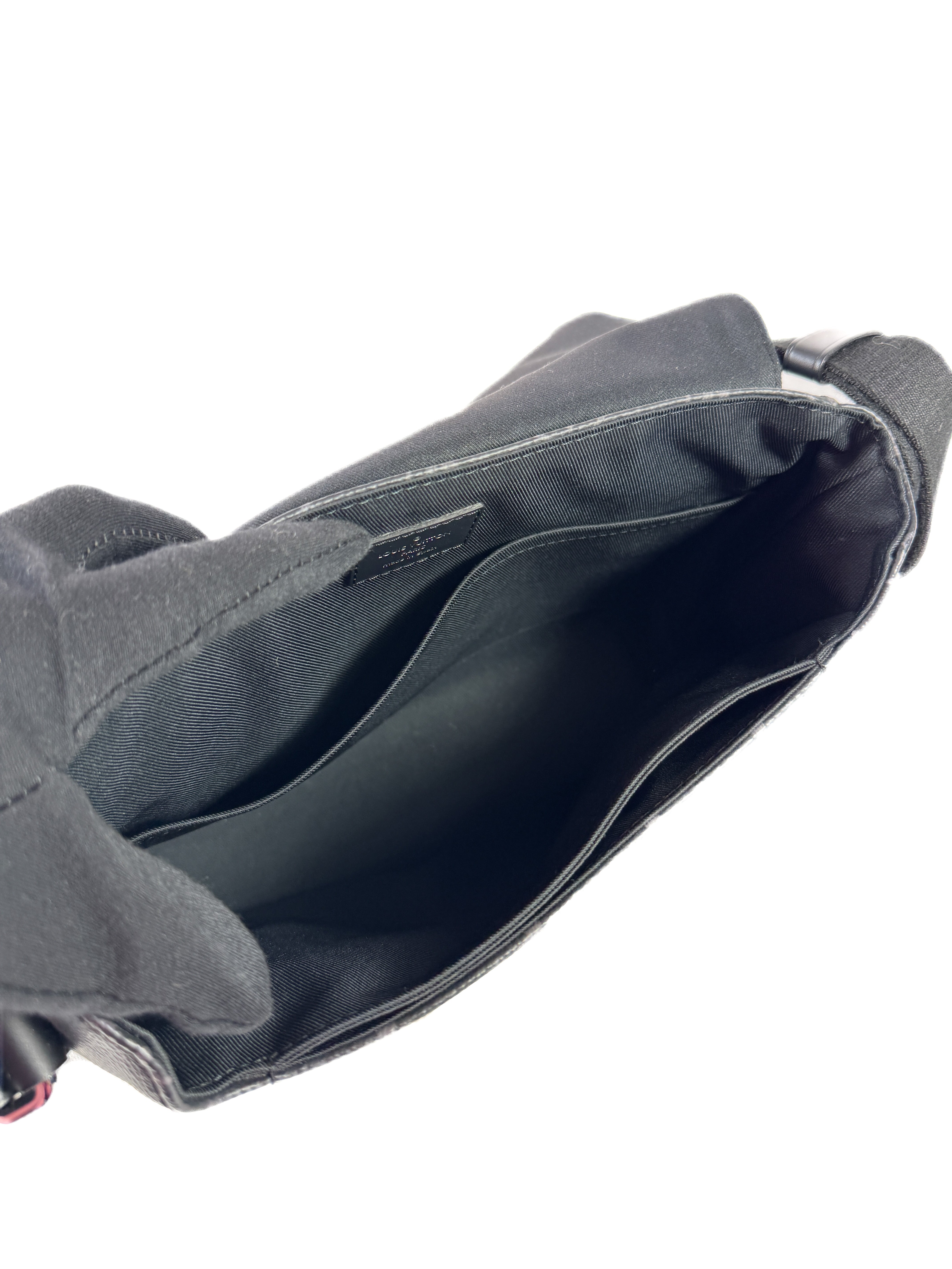 Louis Vuitton monogram Eclipse District PM CA2179