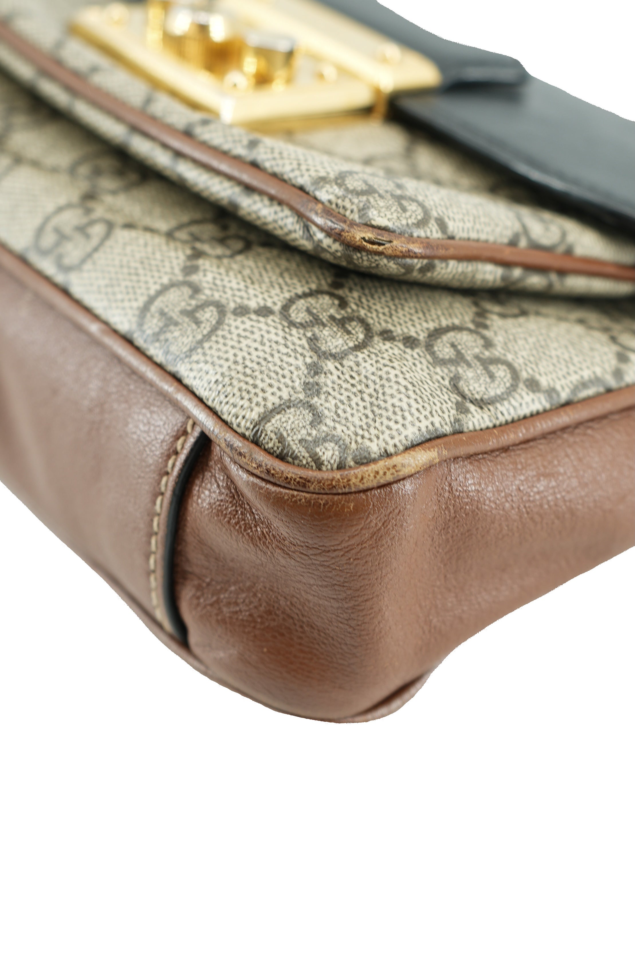 Gucci GG Surpreme small Padlock crossbody 658487 525040