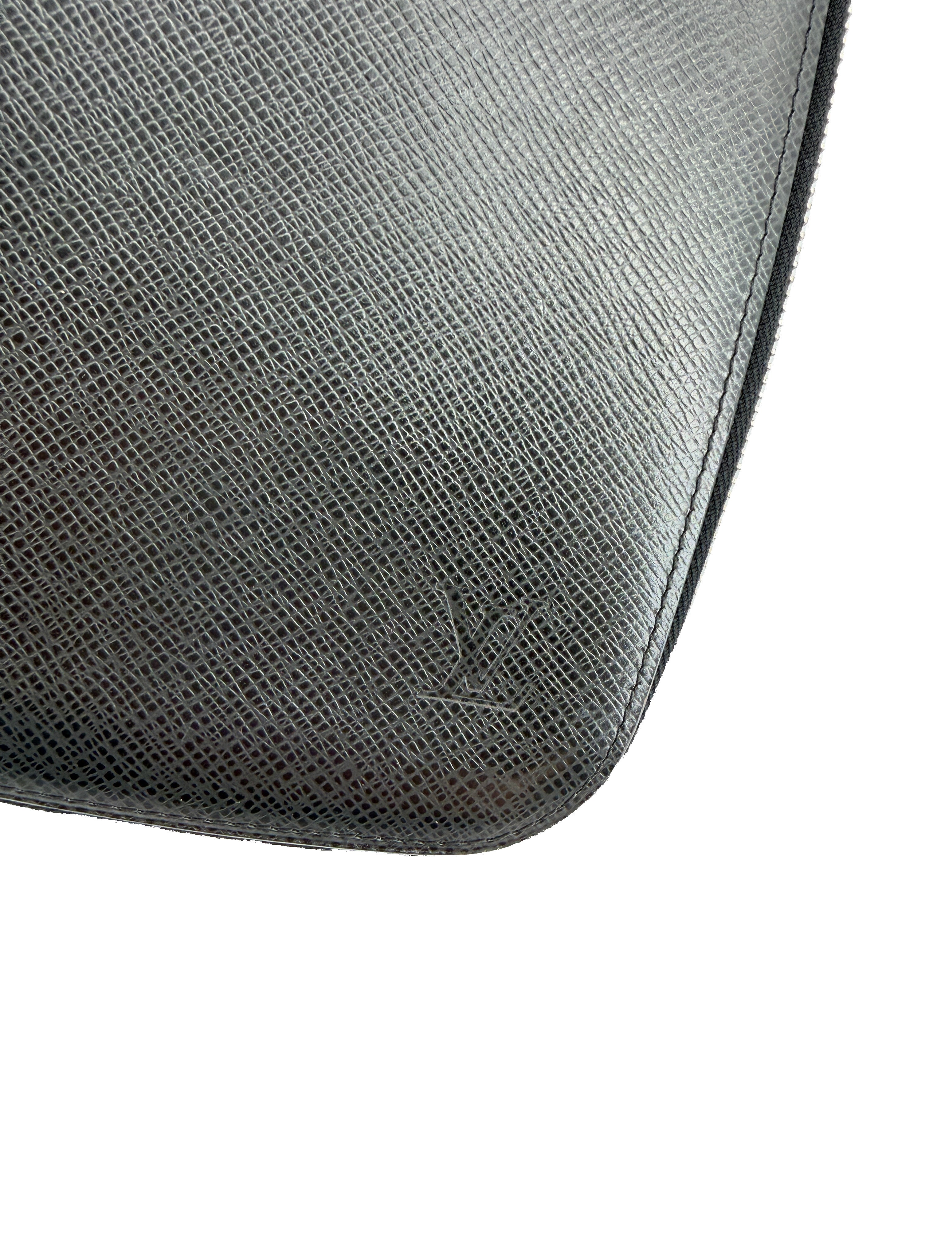 Louis Vuitton black taiga atoll travel organizer wallet MI1001
