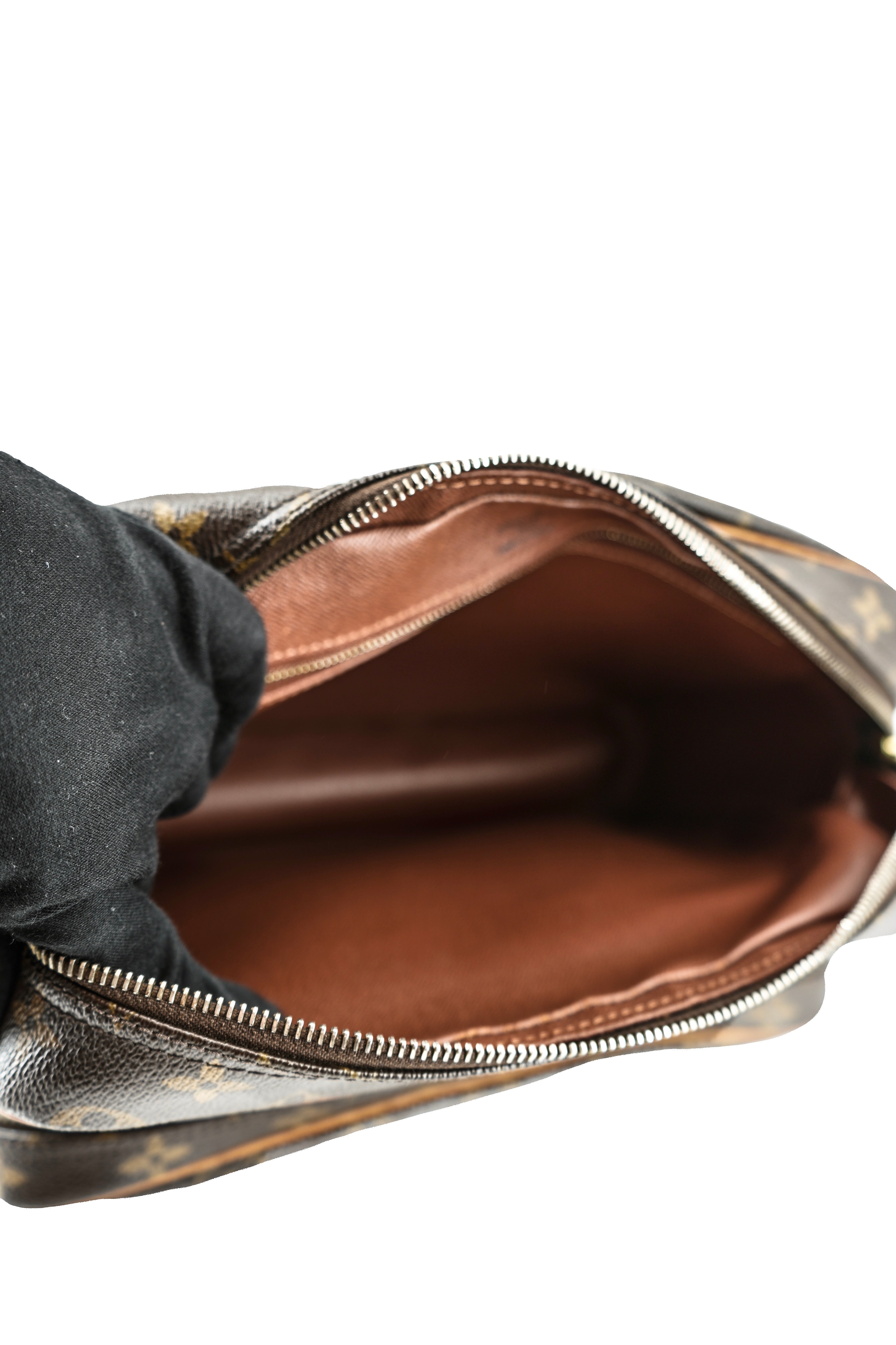 Louis Vuitton monogram Nil crossbody AR1029