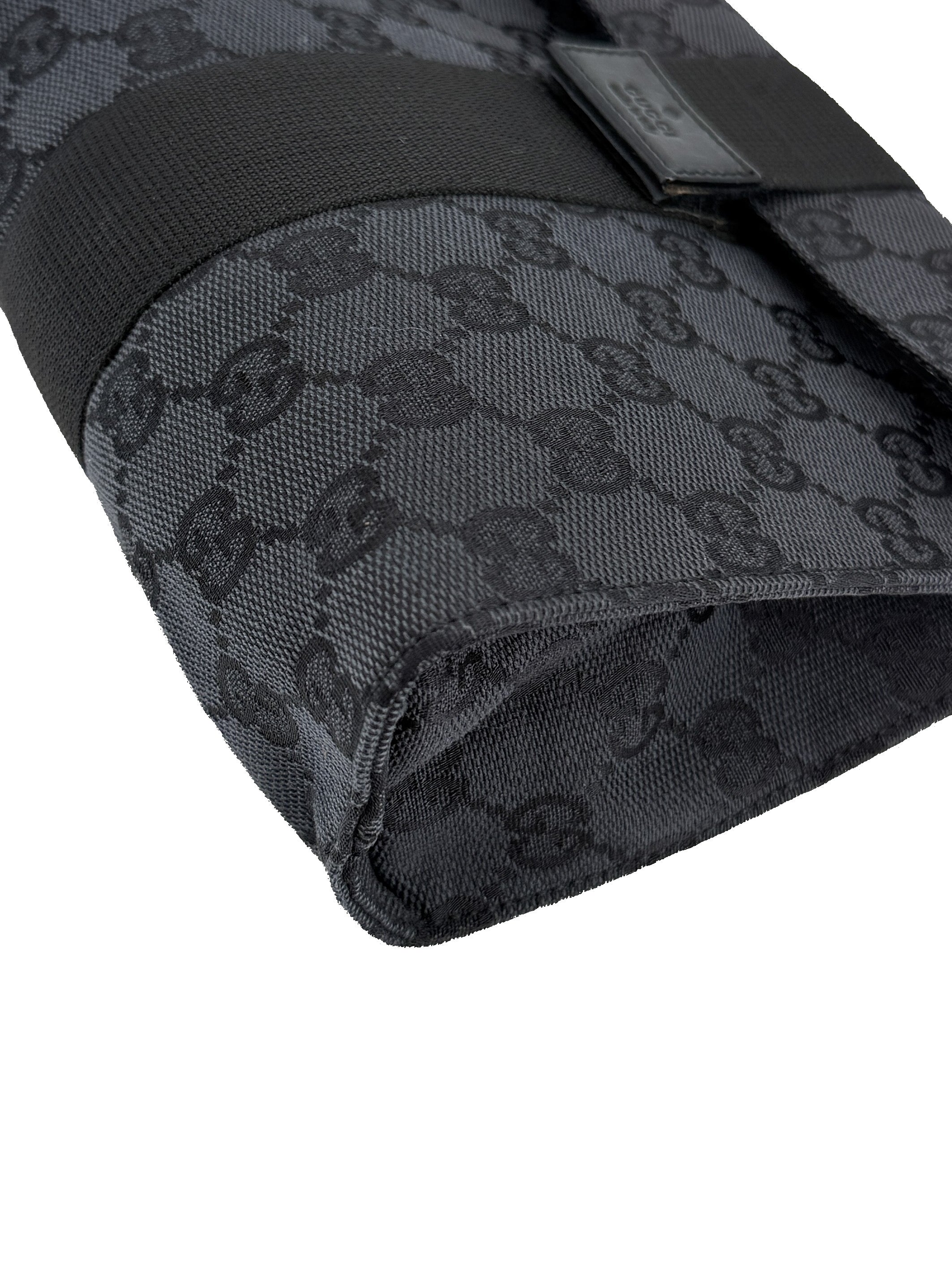 Gucci black signature canvas pouch 039-0992 01998