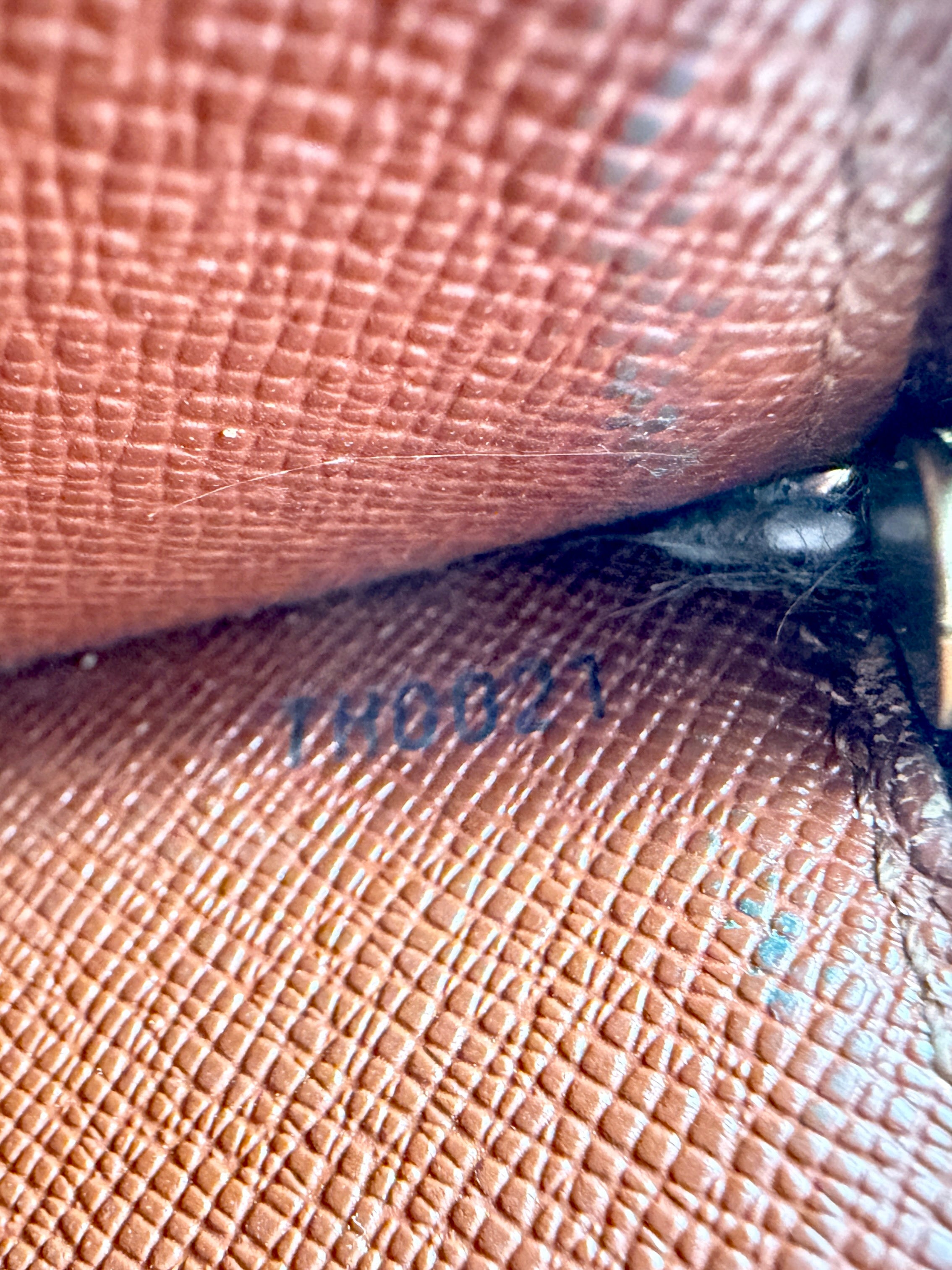 Louis Vuitton monogram vintage Sarah wallet TH0021