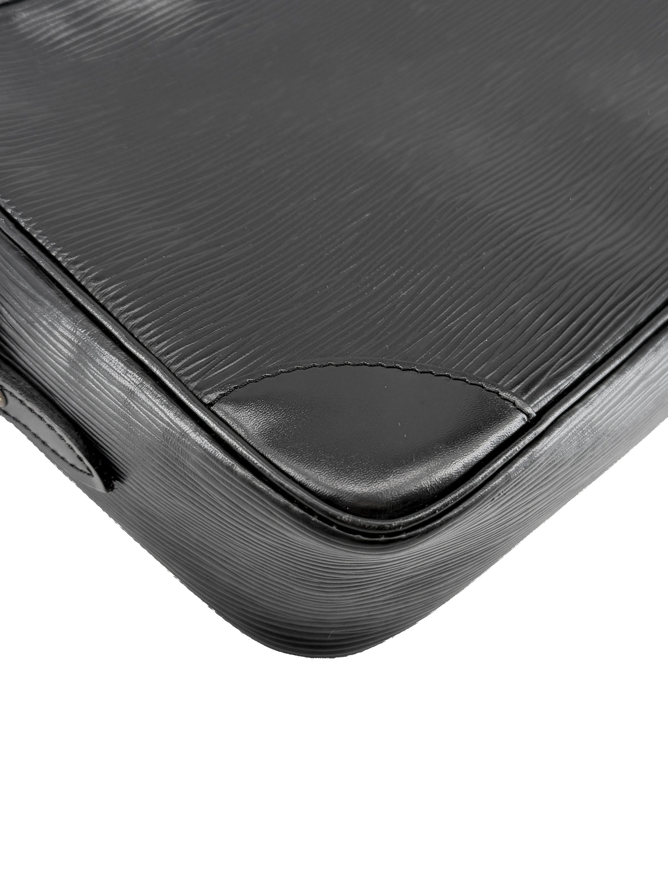 Louis Vuitton black epi trocadero 27 MI0950
