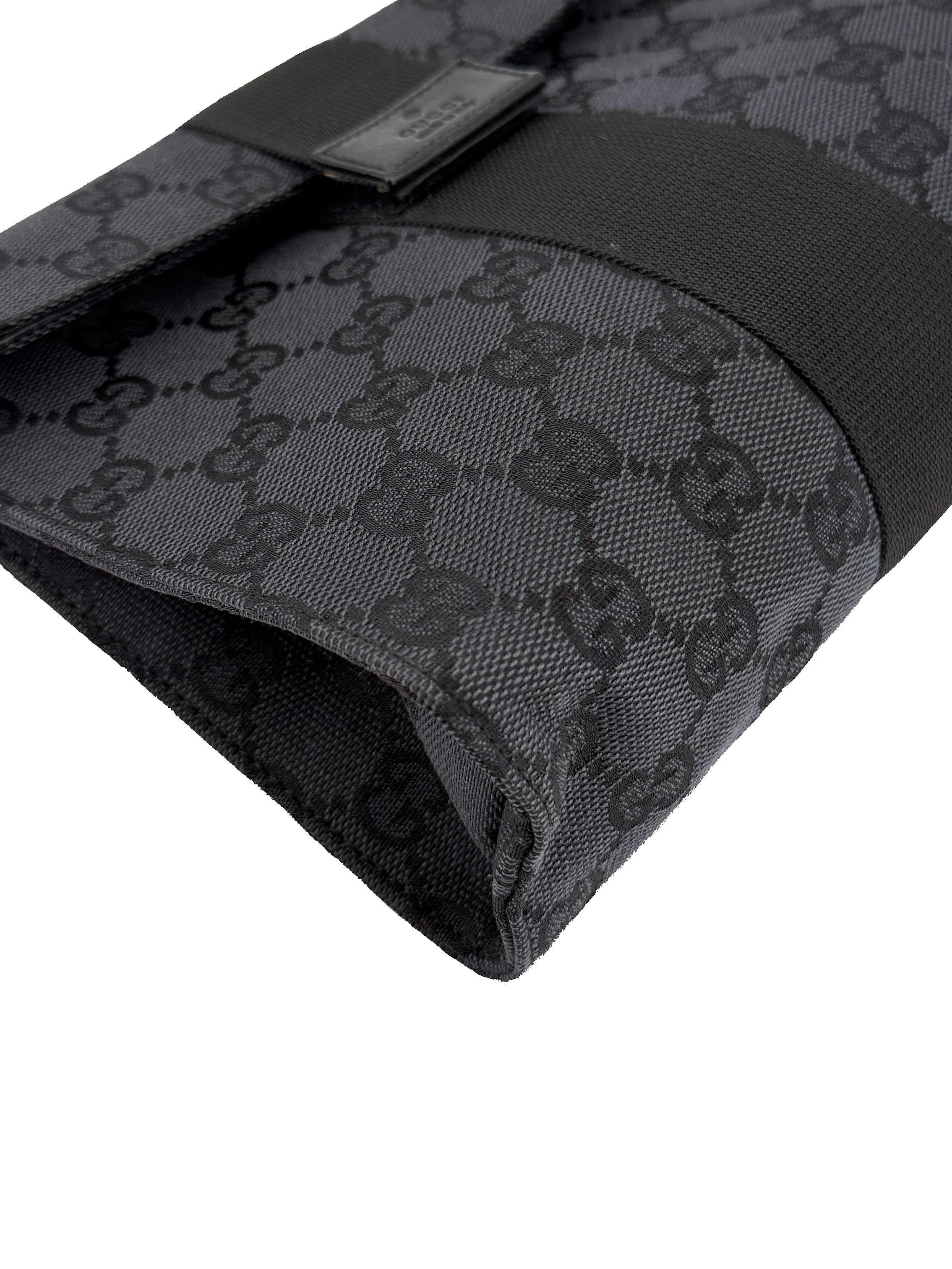 Gucci black signature canvas pouch 039-0992 01998