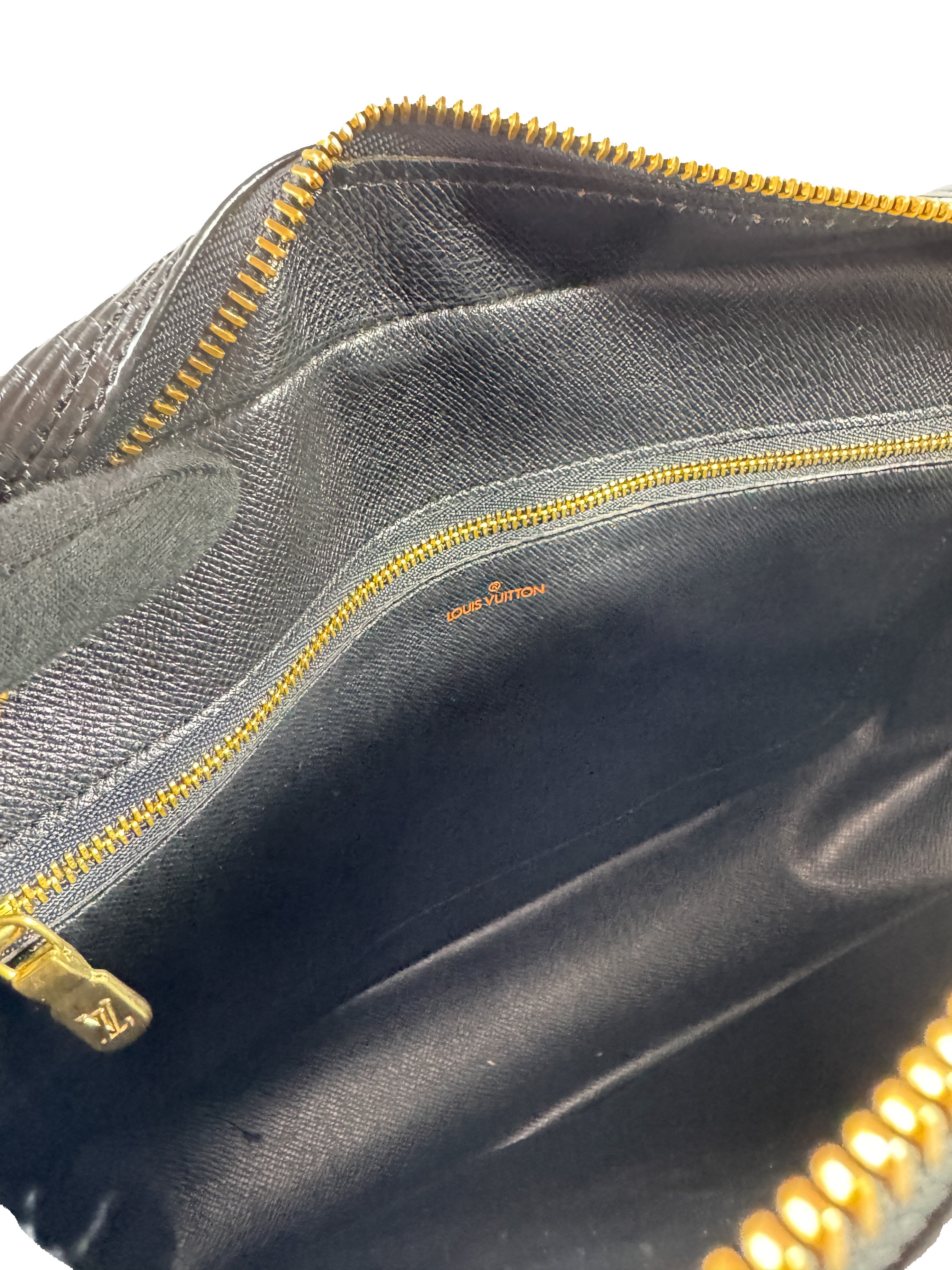 Louis Vuitton black epi trocadero 27 MI0950