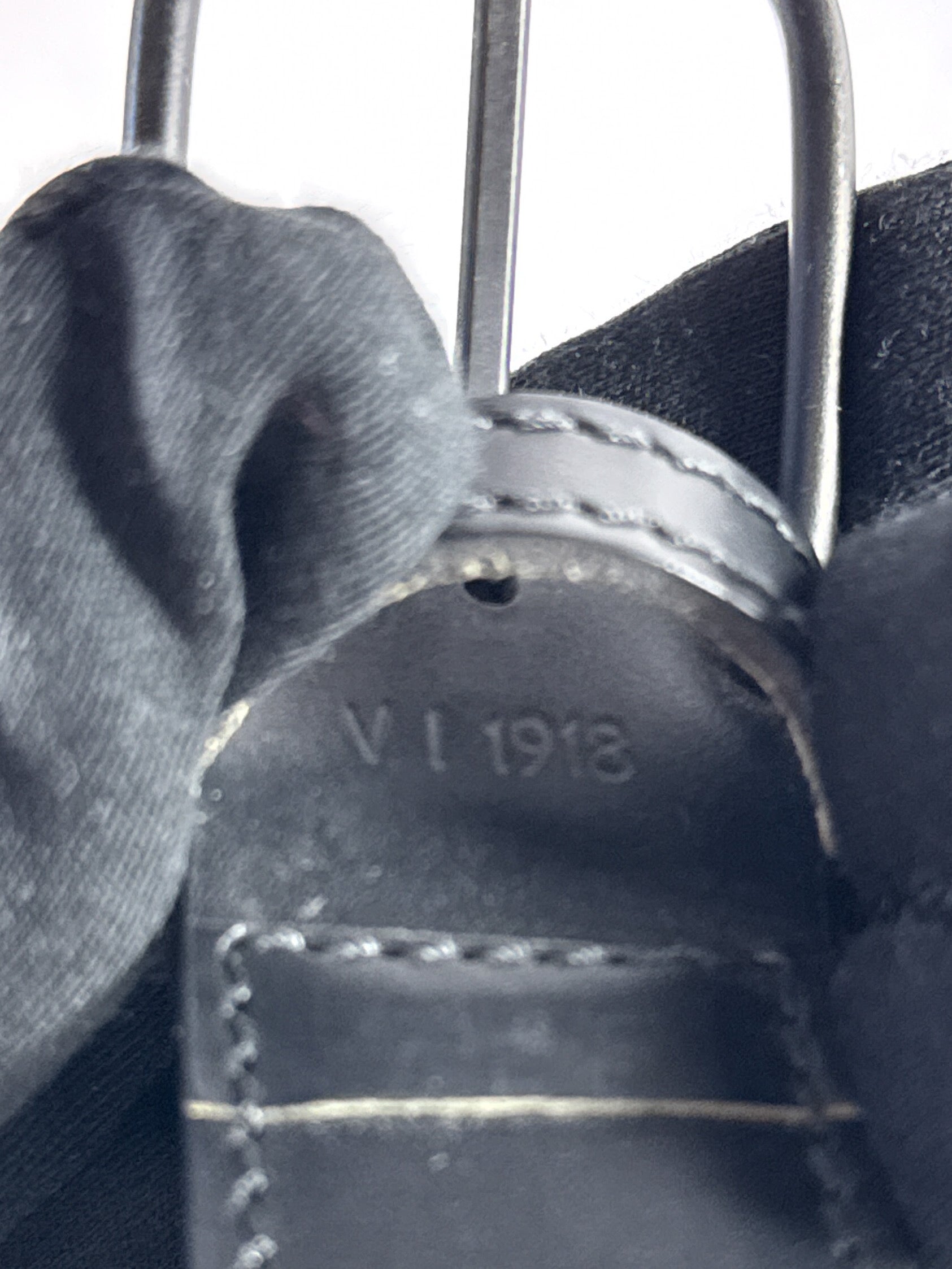 Louis Vuitton black epi Sac D'Epaule PM VI1918