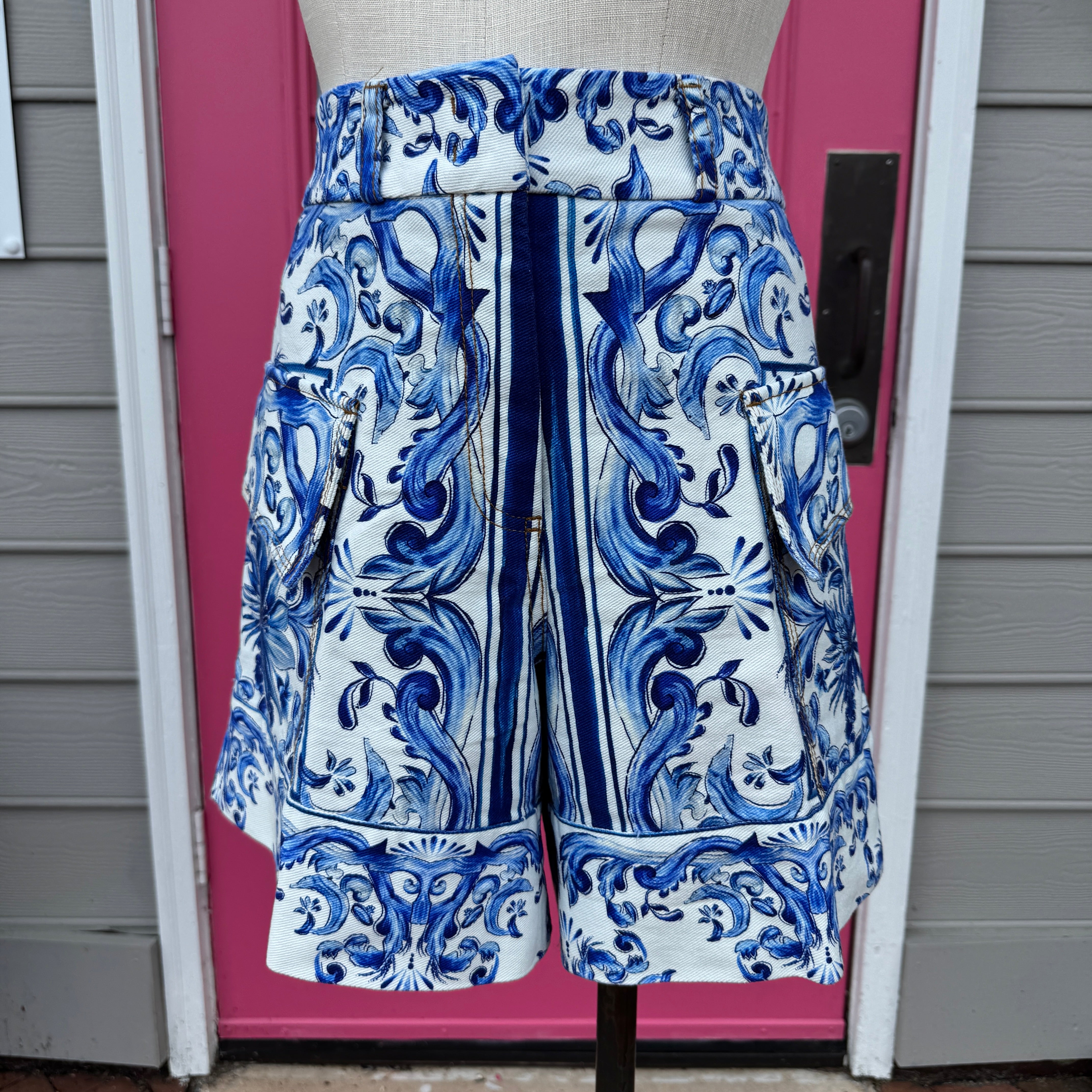 FARM RIO white blue floral print shorts size 8