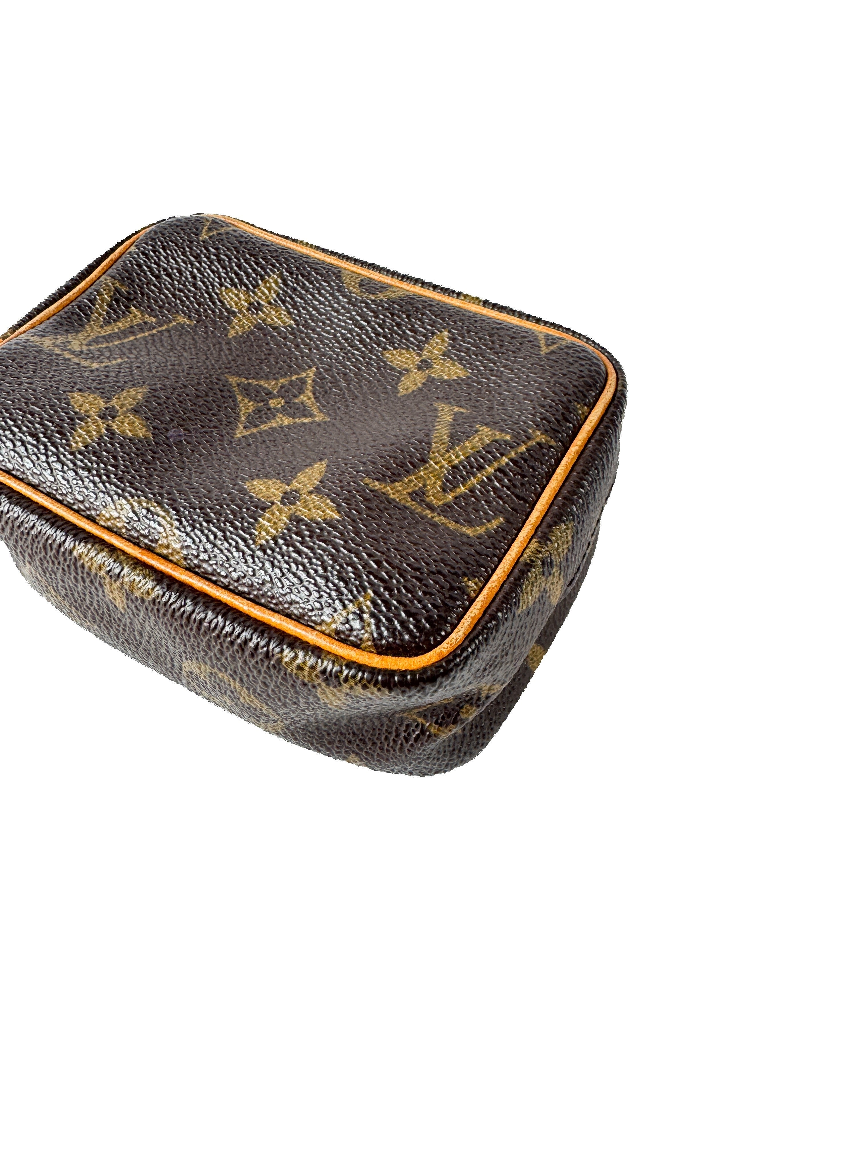 Louis Vuitton monogram Wapity FL1025