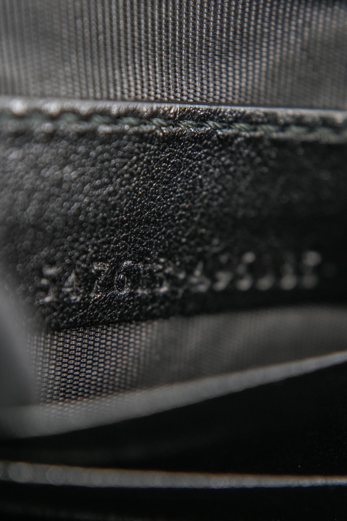 Gucci black leather large wristlet 547615-496035