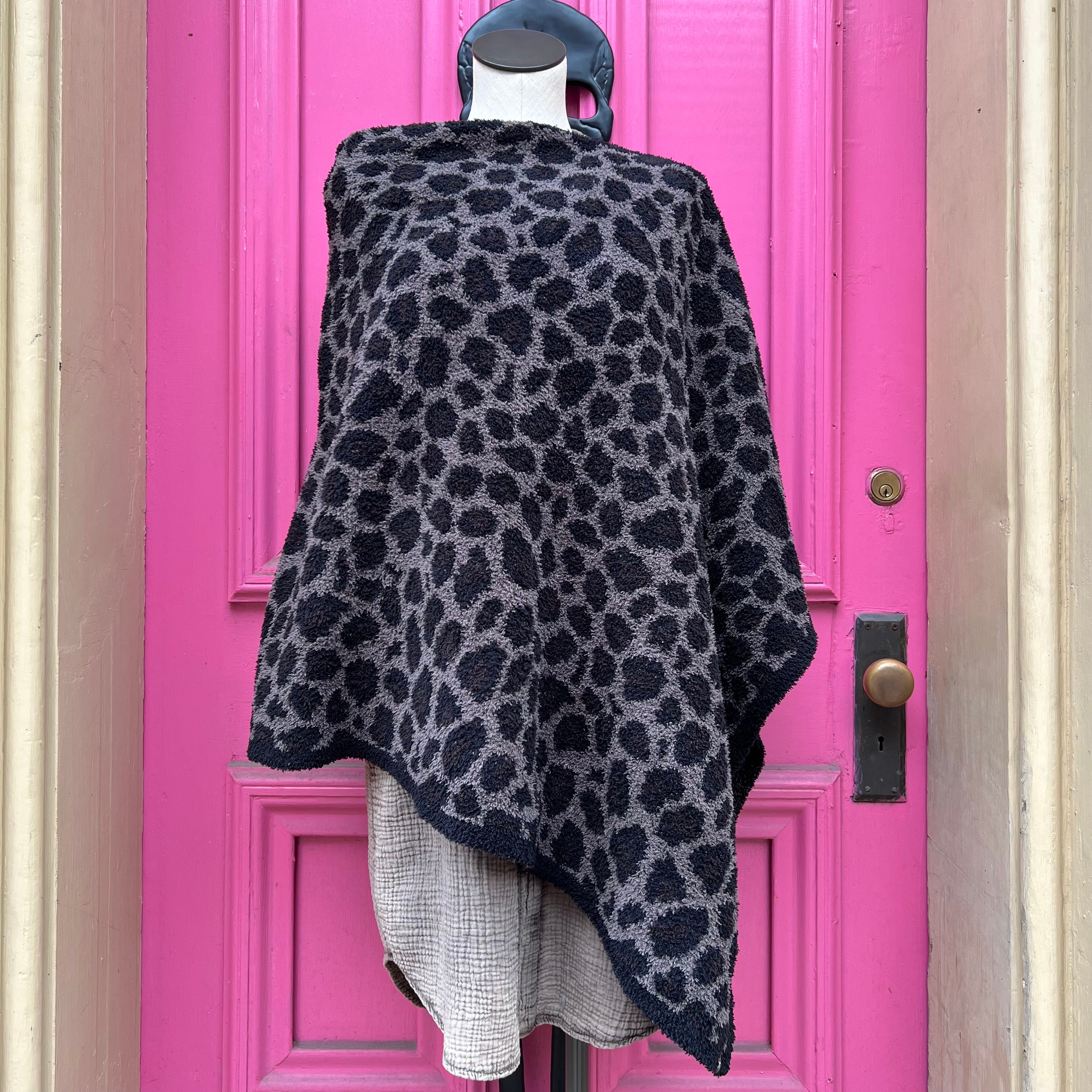 Barefoot Dreams brown/black leopard poncho one size NWT