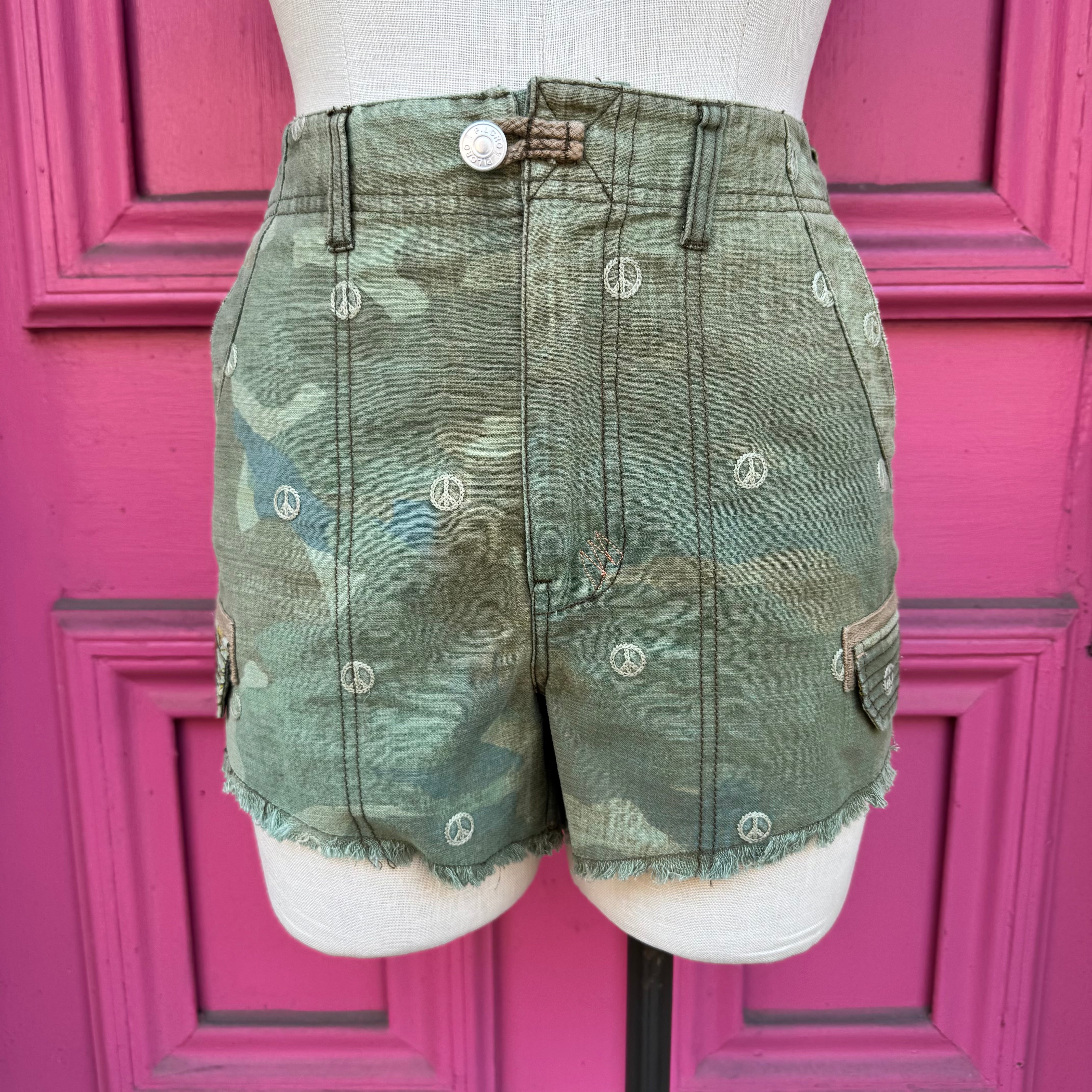 Pilcro and the Letterpress camo print shorts size 6 NWT