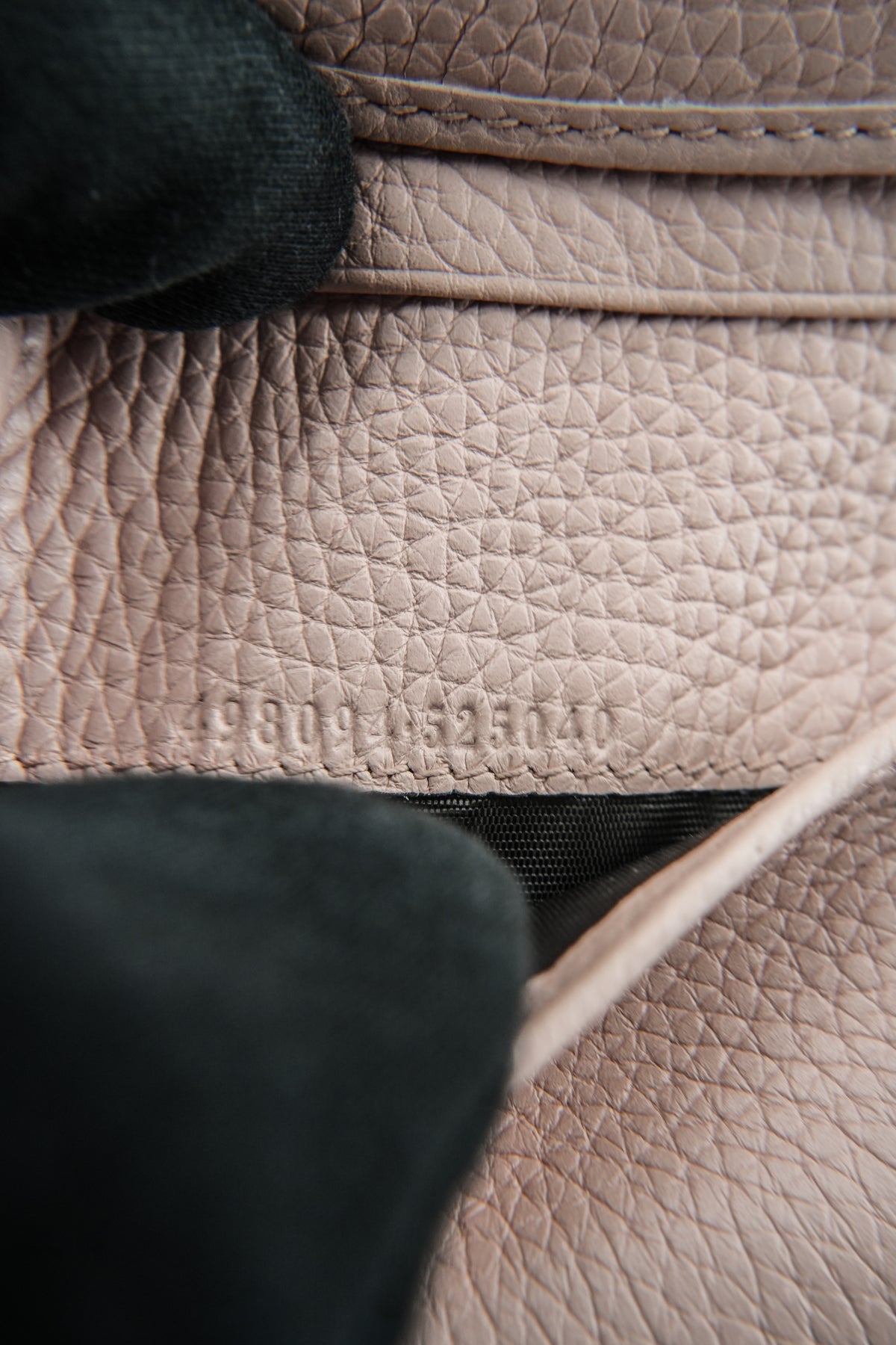 Gucci light pink blind for love Animalier compact wallet 498094-525040