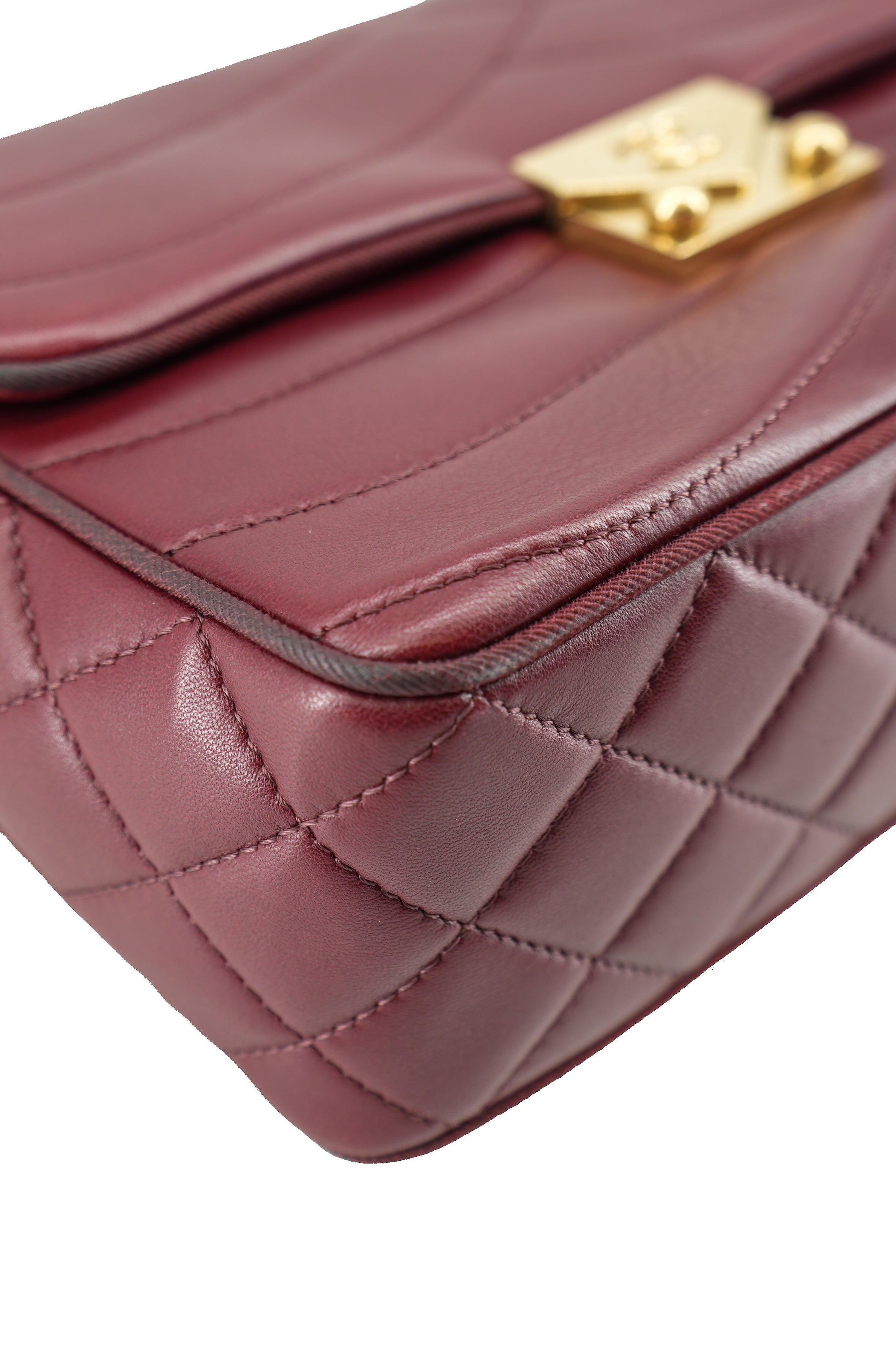 Chanel dark red Pagoda flap bag 22139878