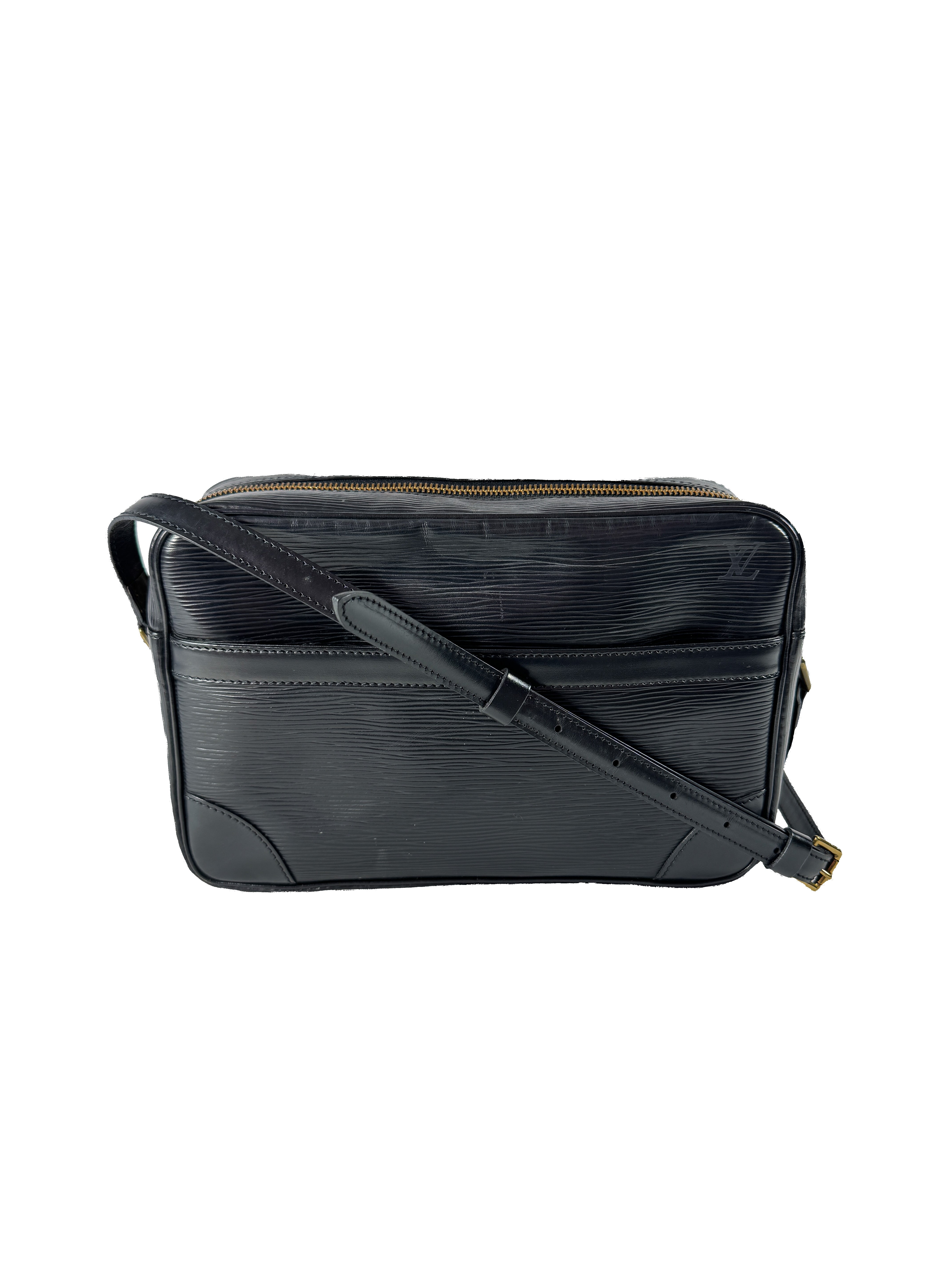 Louis Vuitton black epi trocadero 27 MI0950