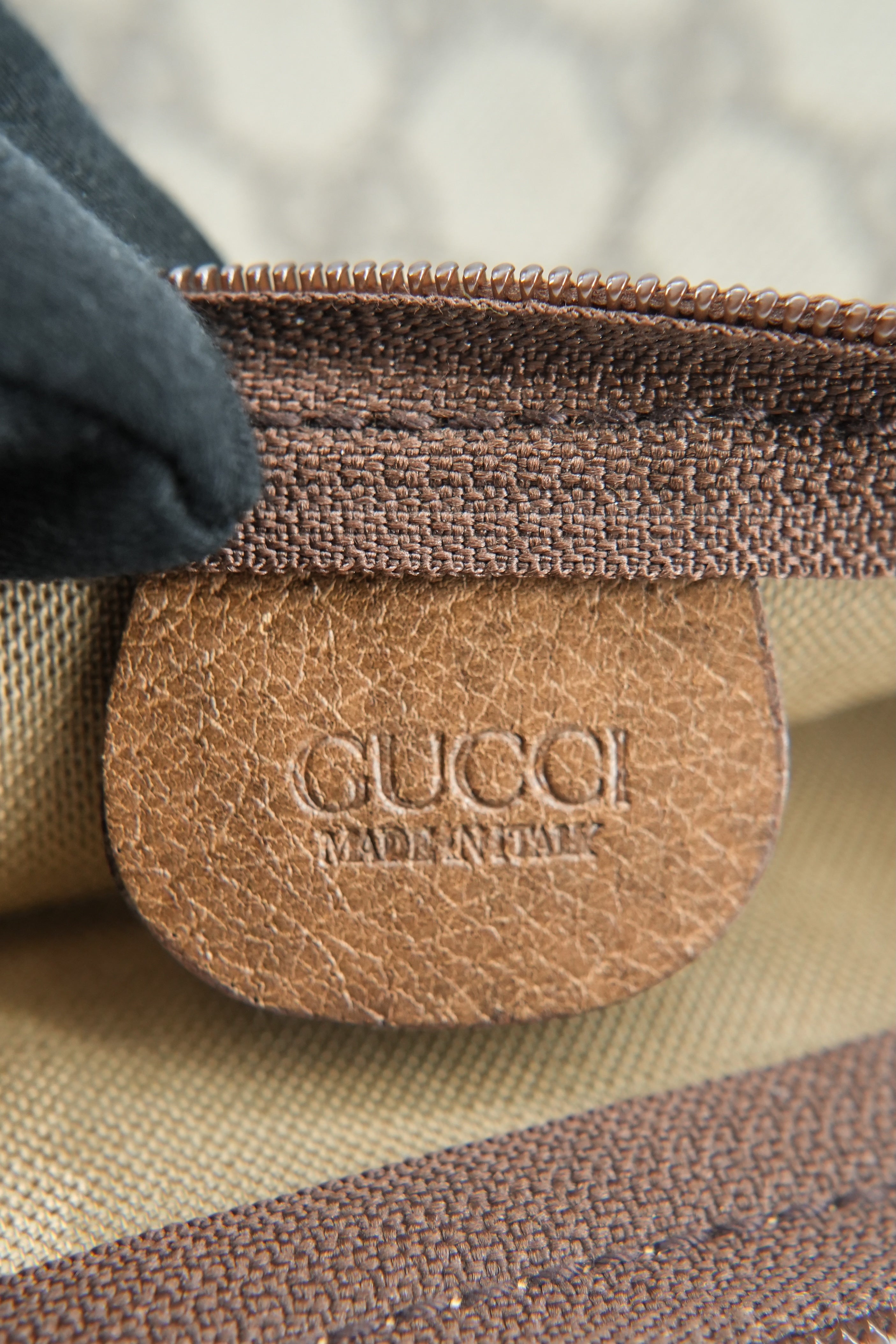 Gucci brown vintage zip pouch 014-115-6088