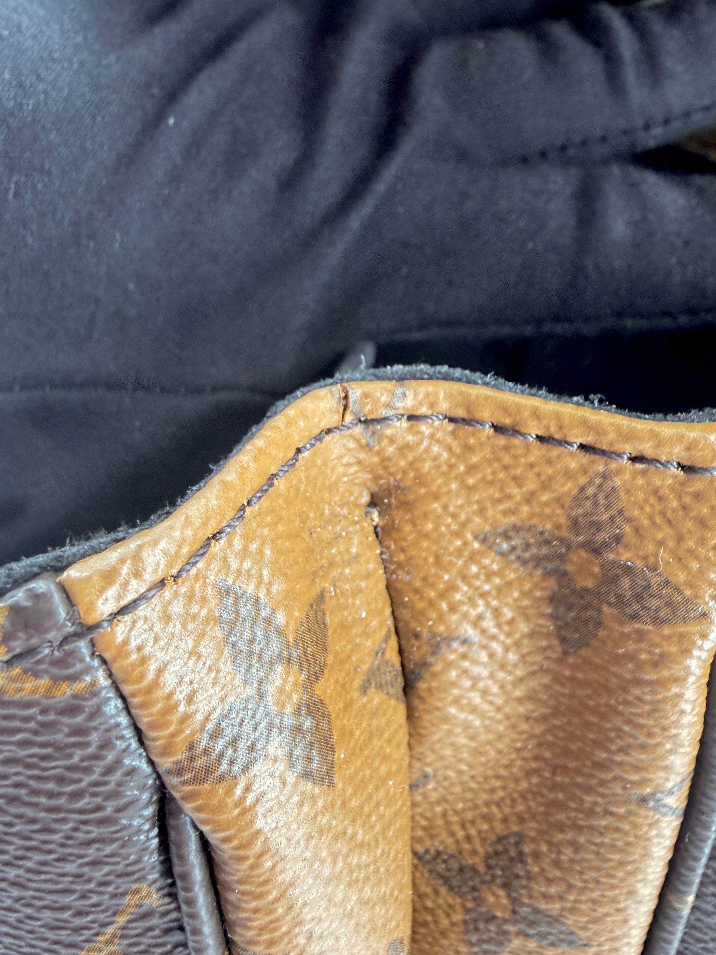 Louis Vuitton reverse monogram Pochette Metis SD0159