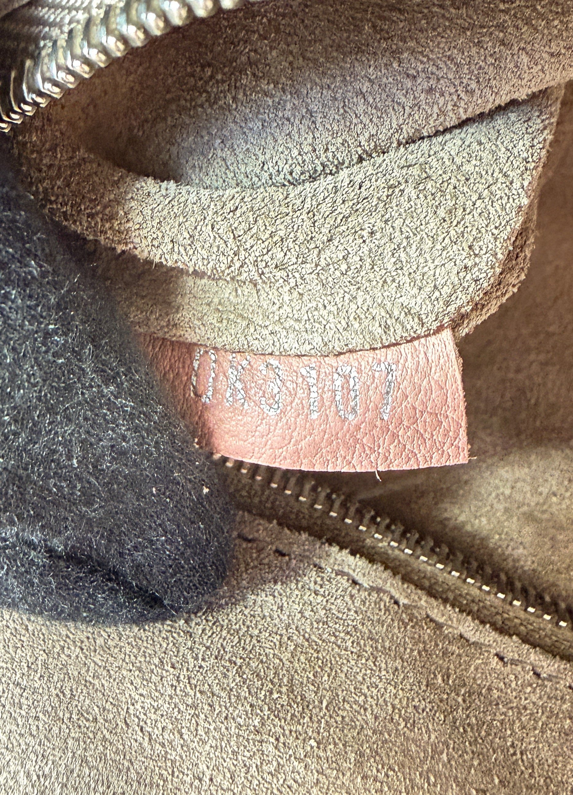 Louis Vuitton pink Cachemire leather Soft Lockit MM DK3107