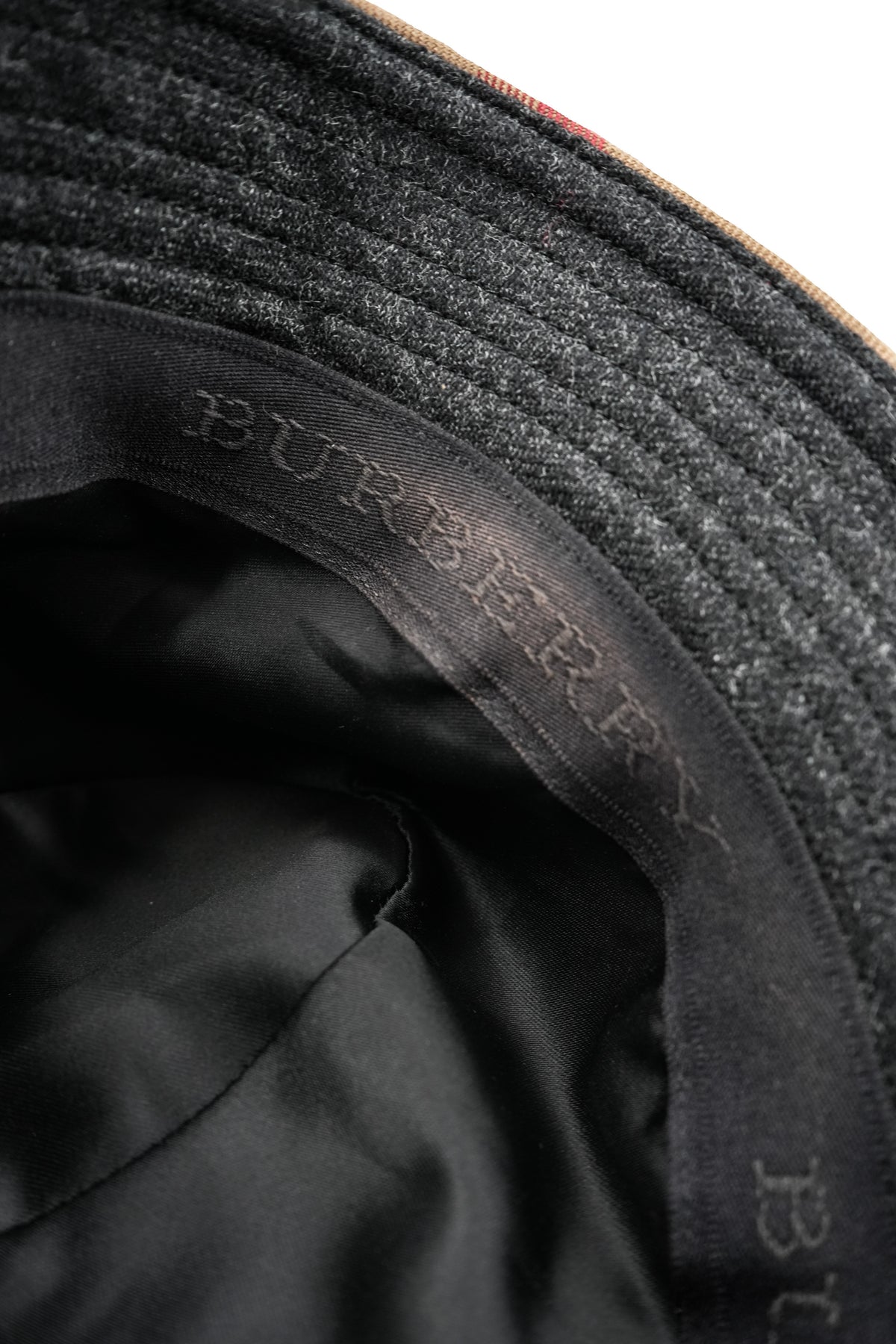 Burberry gray wool bucket hat size M