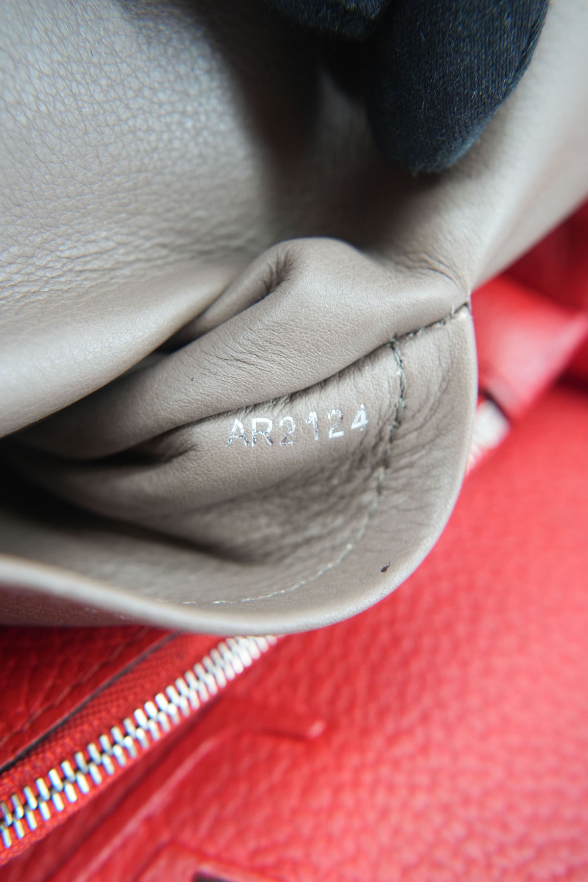 Louis Vuitton red Capucines MM AR2124