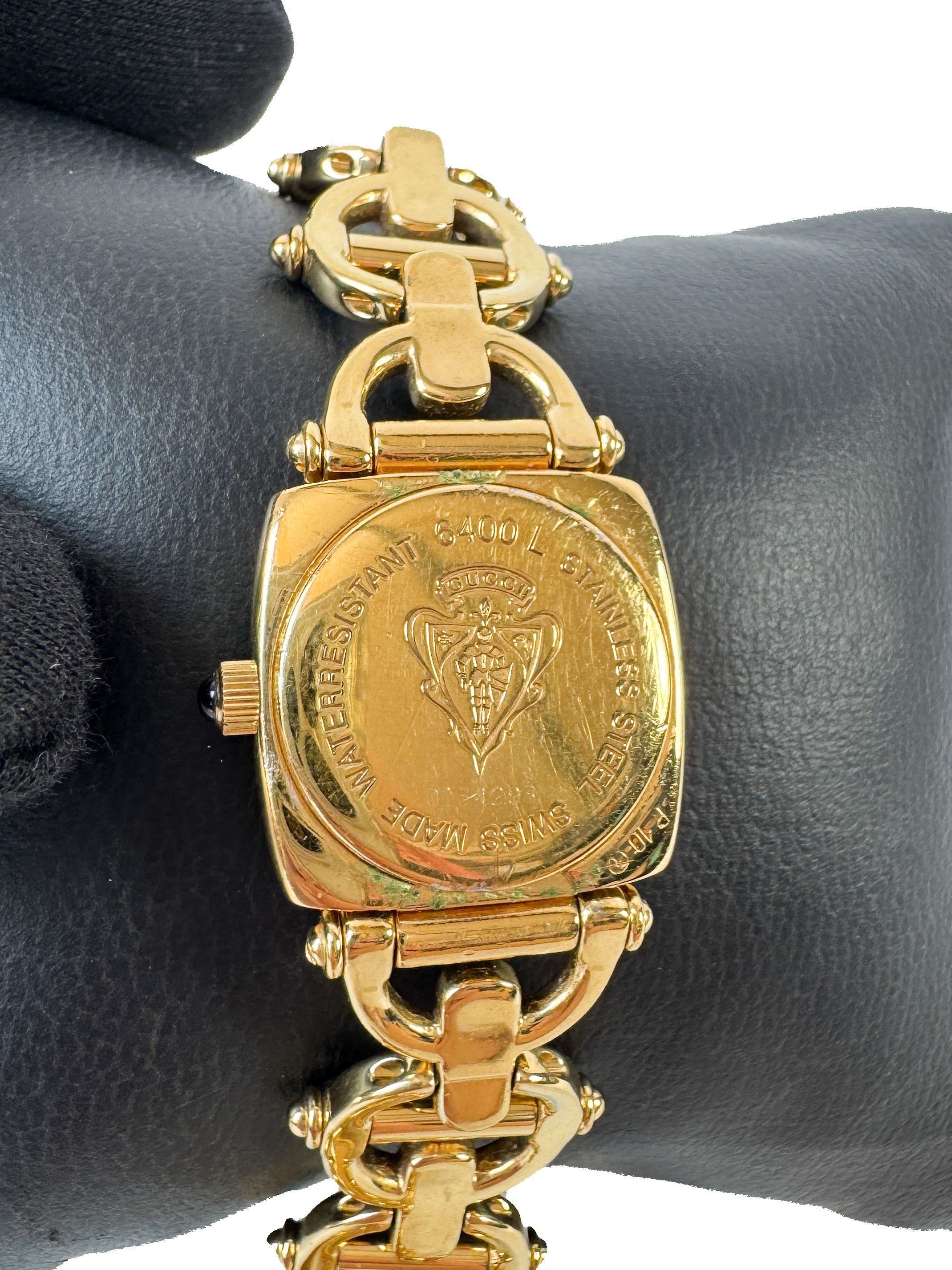 Gucci gold tone vintage G4000L watch P10