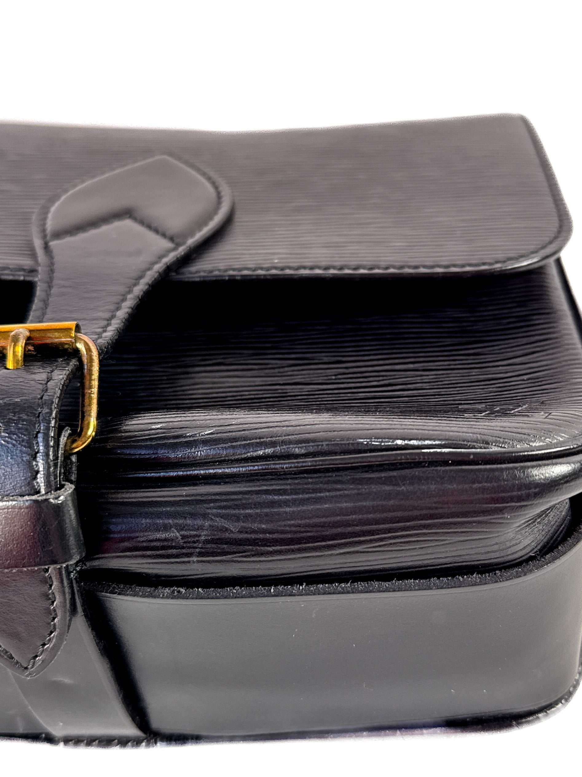 Louis Vuitton black epi Cartouchiere MM MI8901