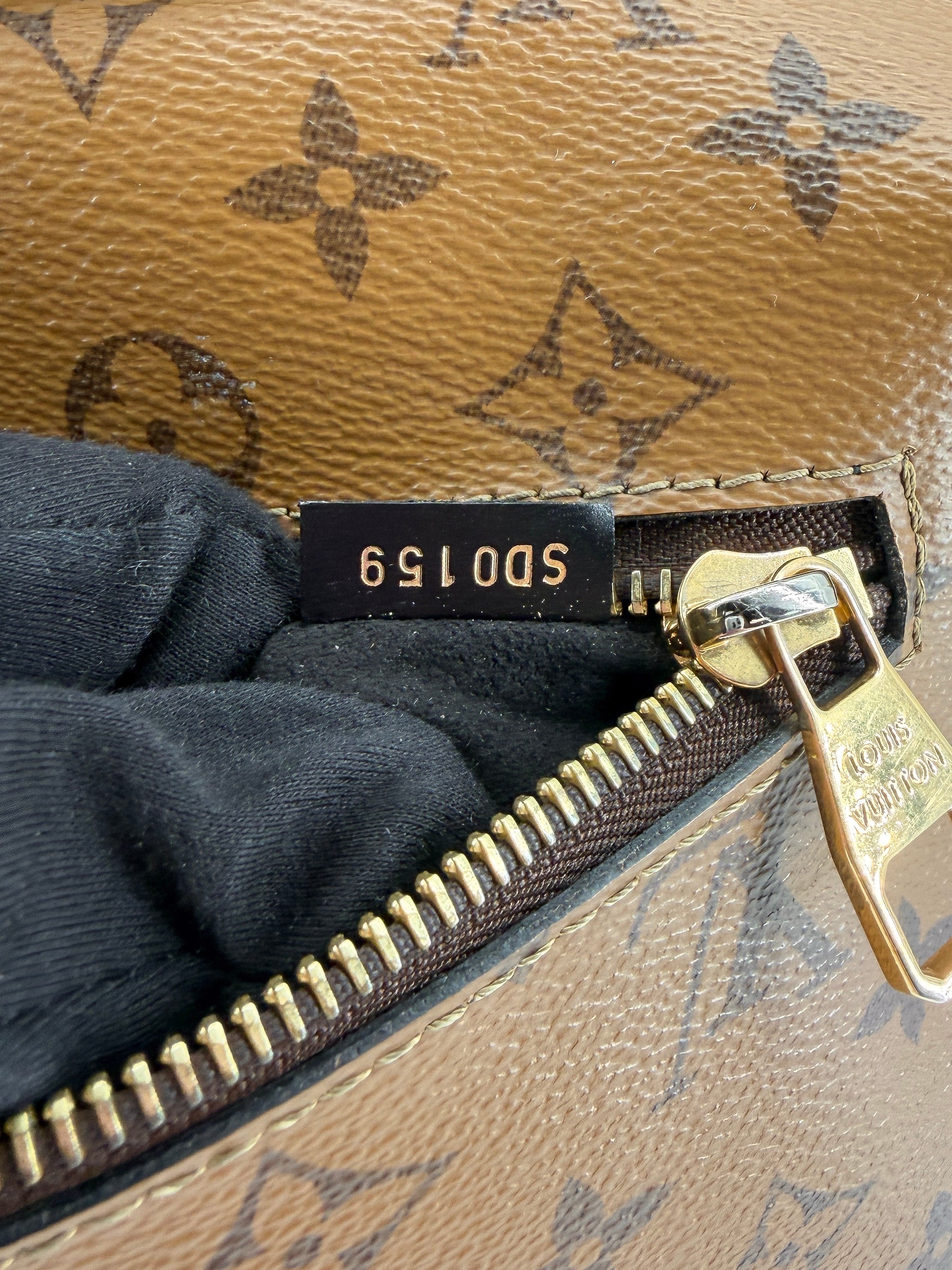 Louis Vuitton reverse monogram Pochette Metis SD0159