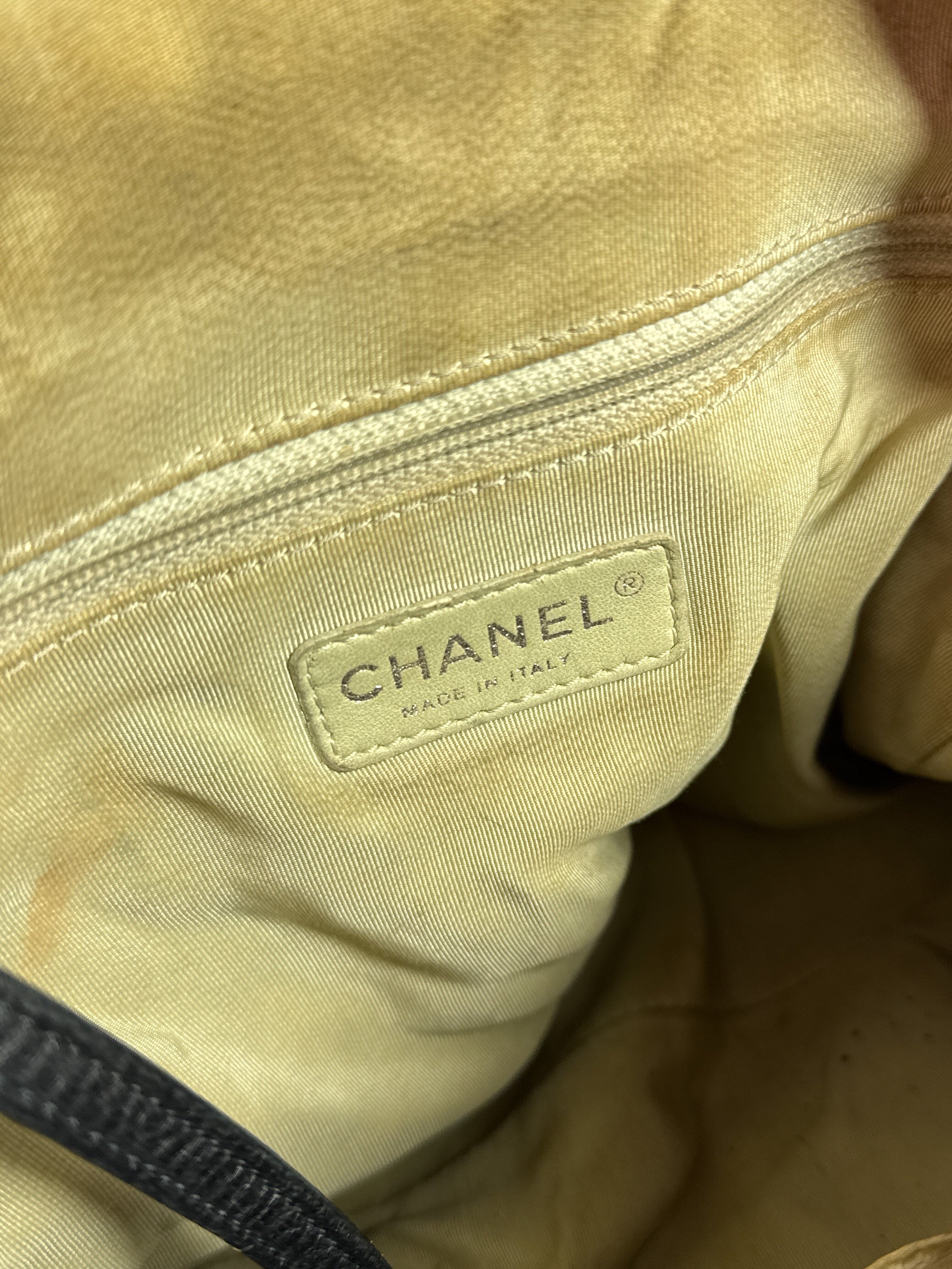 Chanel black chain around hobo quilted shoulder bag 15674661