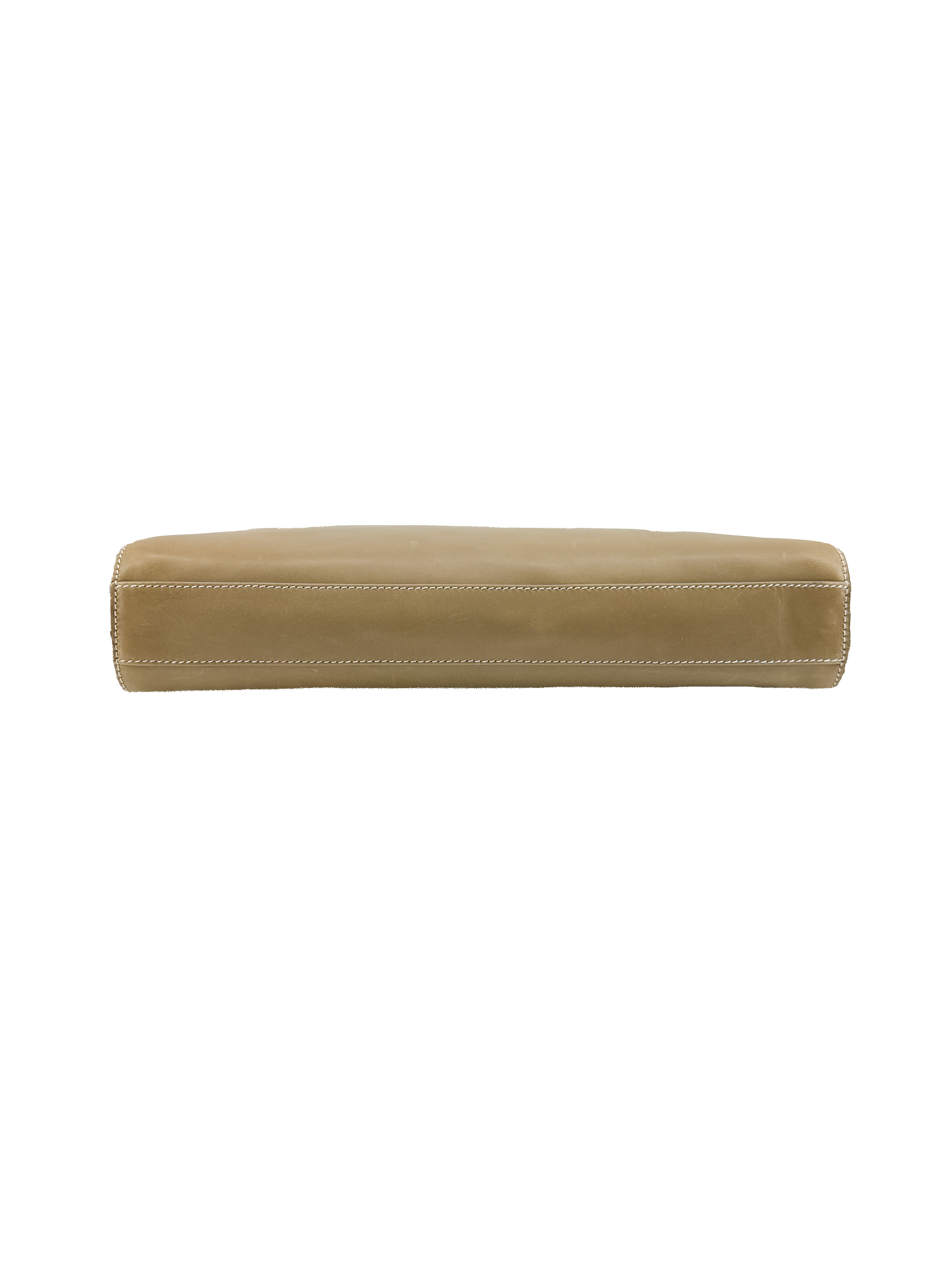 Gucci vintage olive leather clutch 004-261-0420