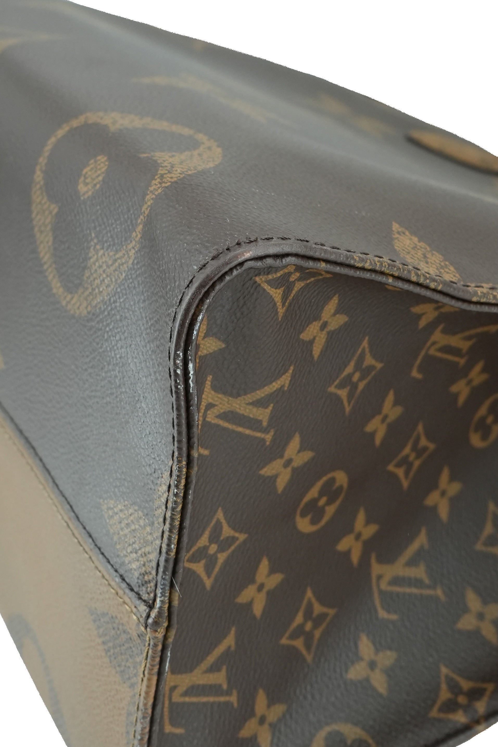 Louis Vuitton reverse monogram OntheGo GM NFC