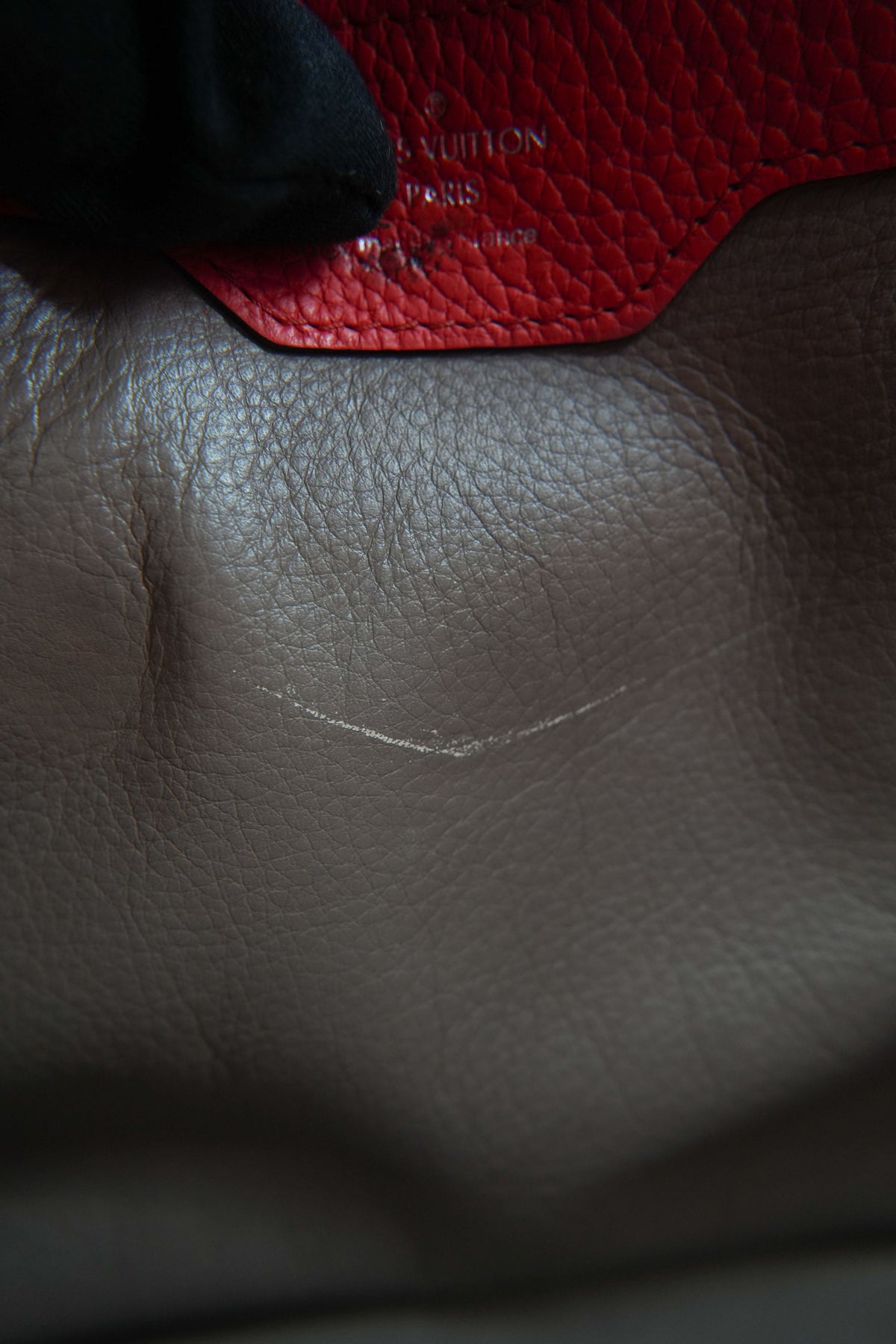 Louis Vuitton red Capucines MM AR2124