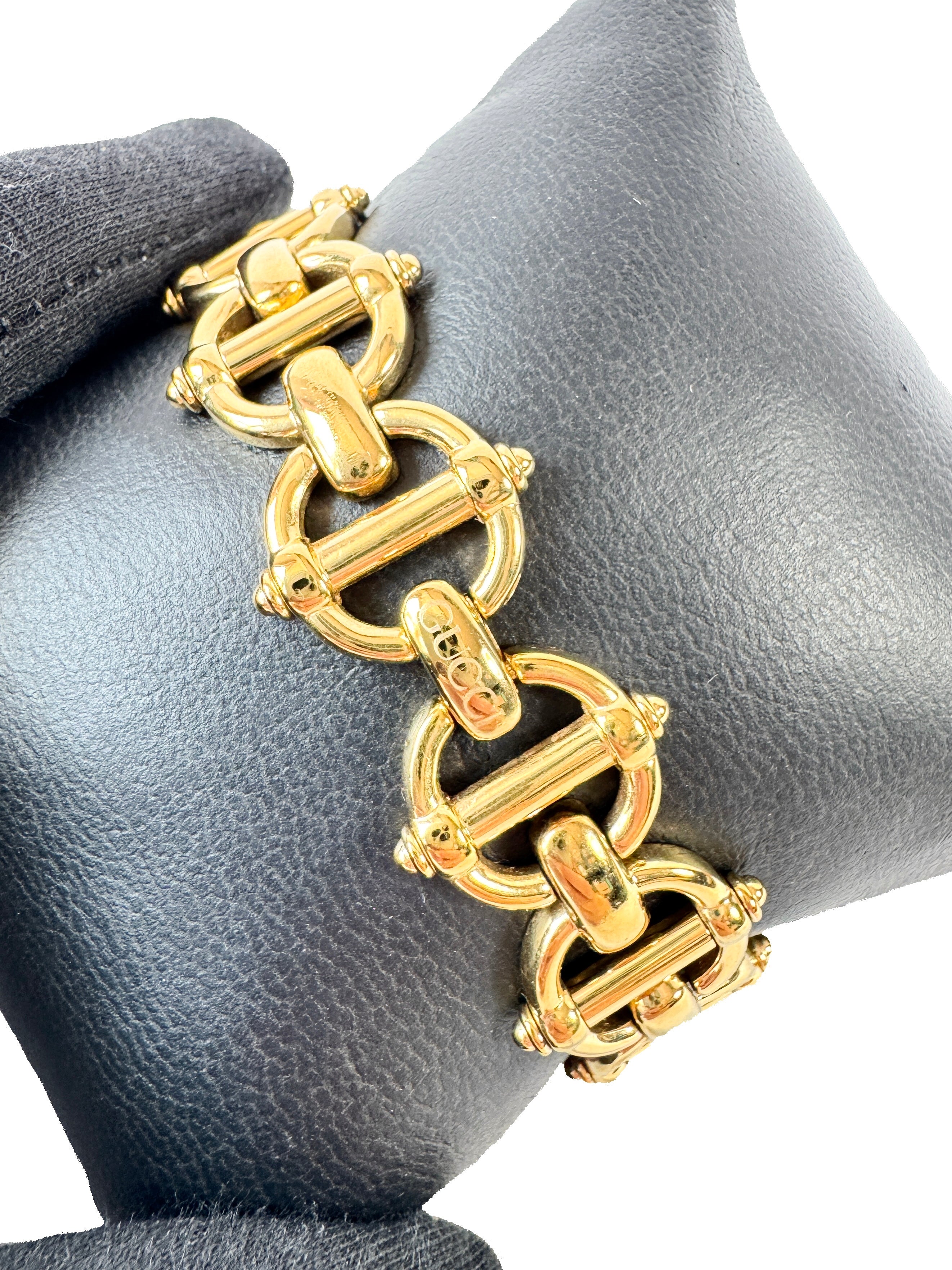 Gucci gold tone vintage G4000L watch P10